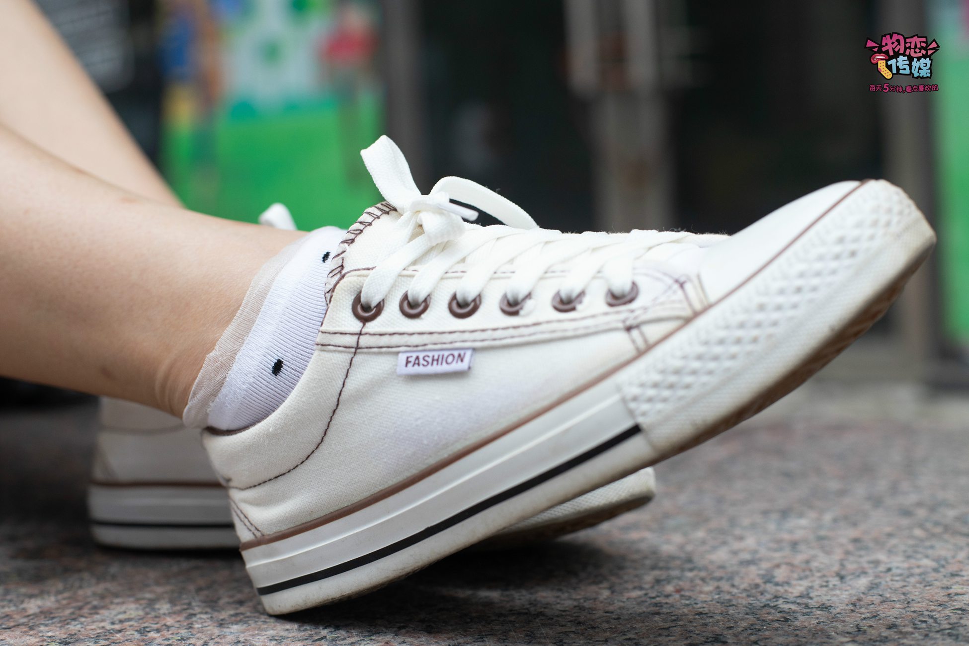 图片[80]-物恋传媒 No.51 俏皮露肩T恤搭配粉色小短裙,白色板鞋配白色斑点袜 [148P] – 速更版-美库