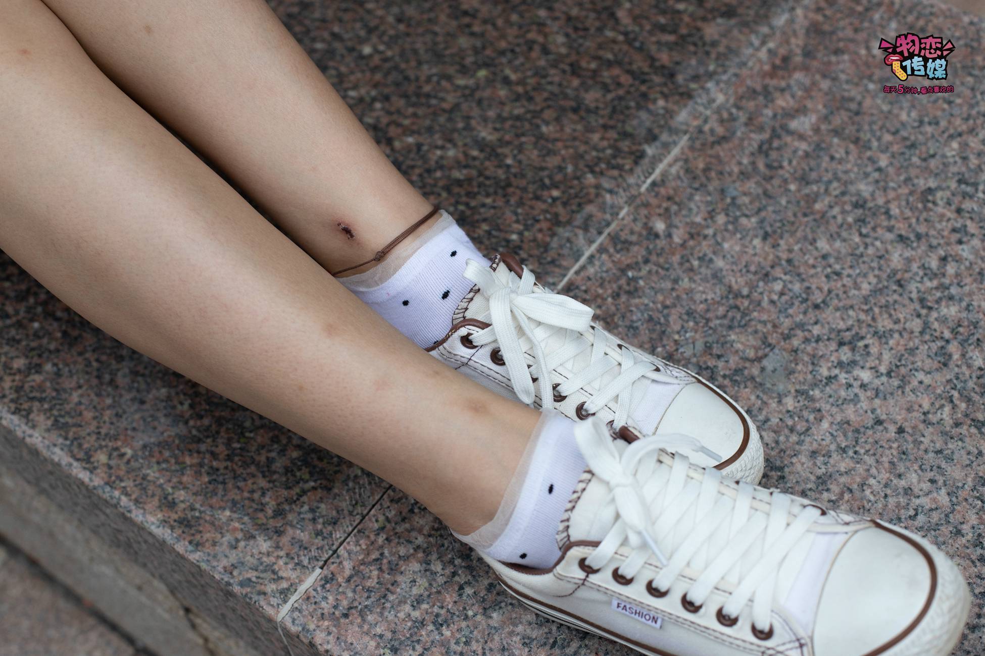 图片[81]-物恋传媒 No.51 俏皮露肩T恤搭配粉色小短裙,白色板鞋配白色斑点袜 [148P] – 速更版-美库