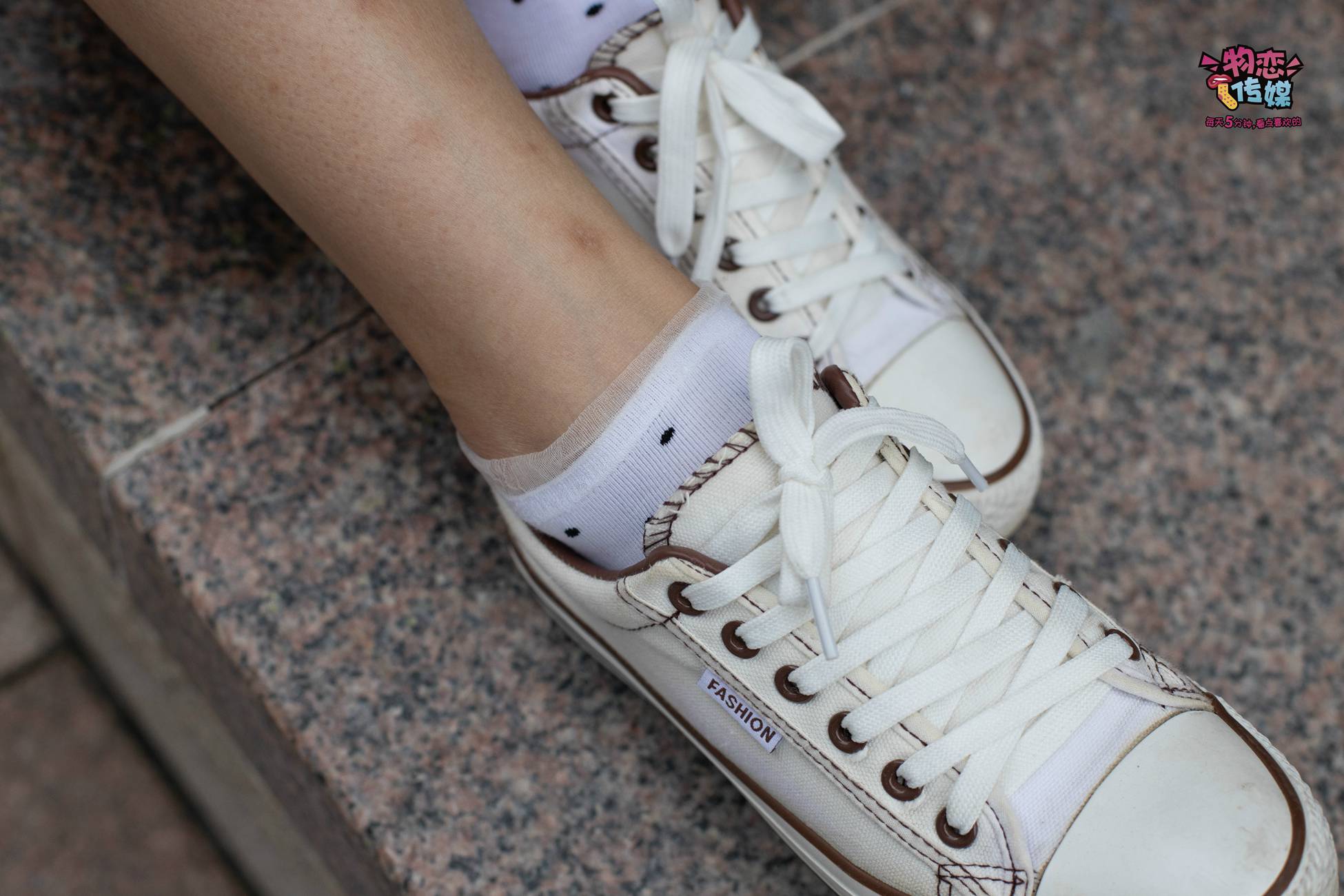 图片[82]-物恋传媒 No.51 俏皮露肩T恤搭配粉色小短裙,白色板鞋配白色斑点袜 [148P] – 速更版-美库