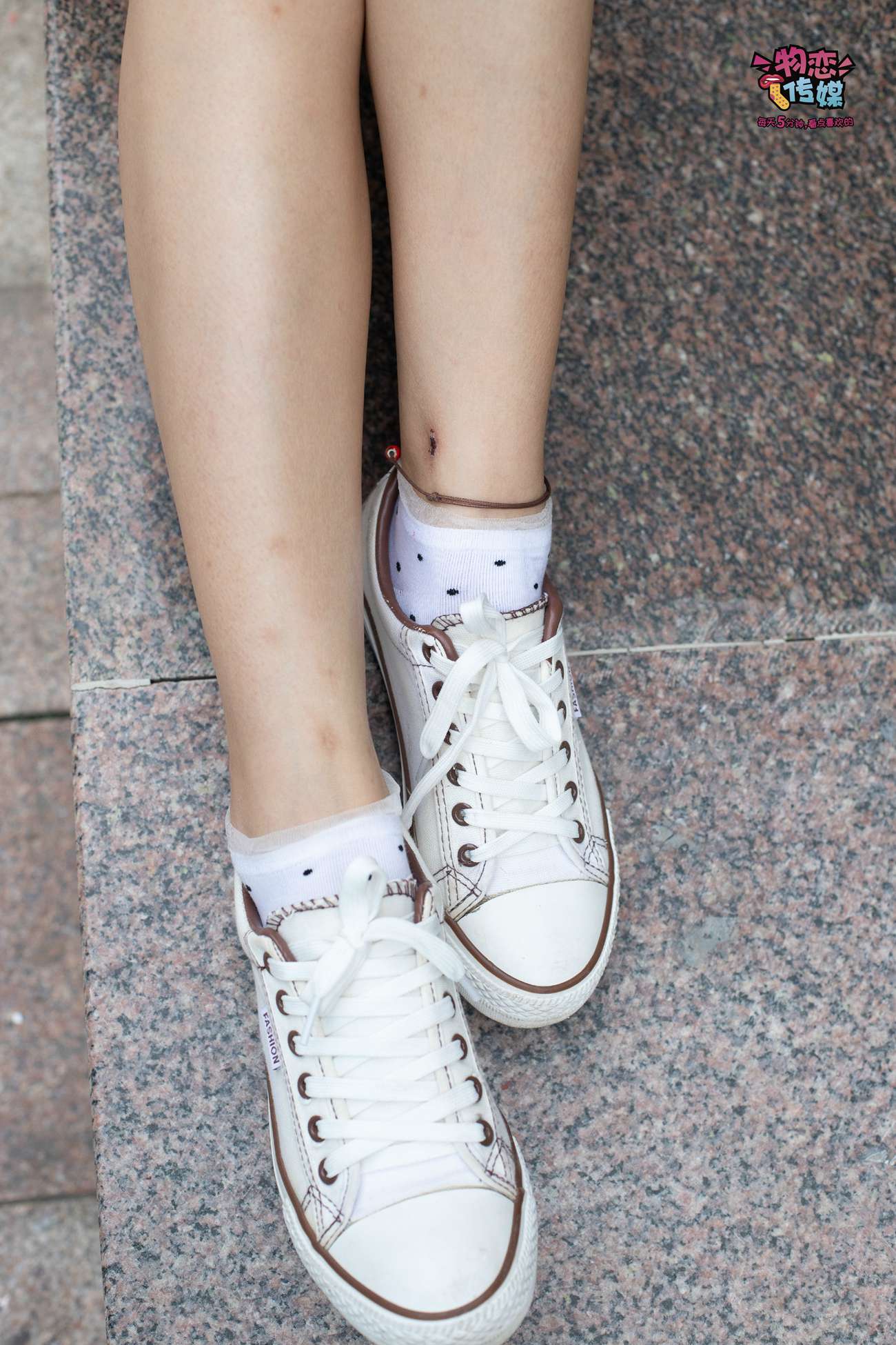 图片[83]-物恋传媒 No.51 俏皮露肩T恤搭配粉色小短裙,白色板鞋配白色斑点袜 [148P] – 速更版-美库