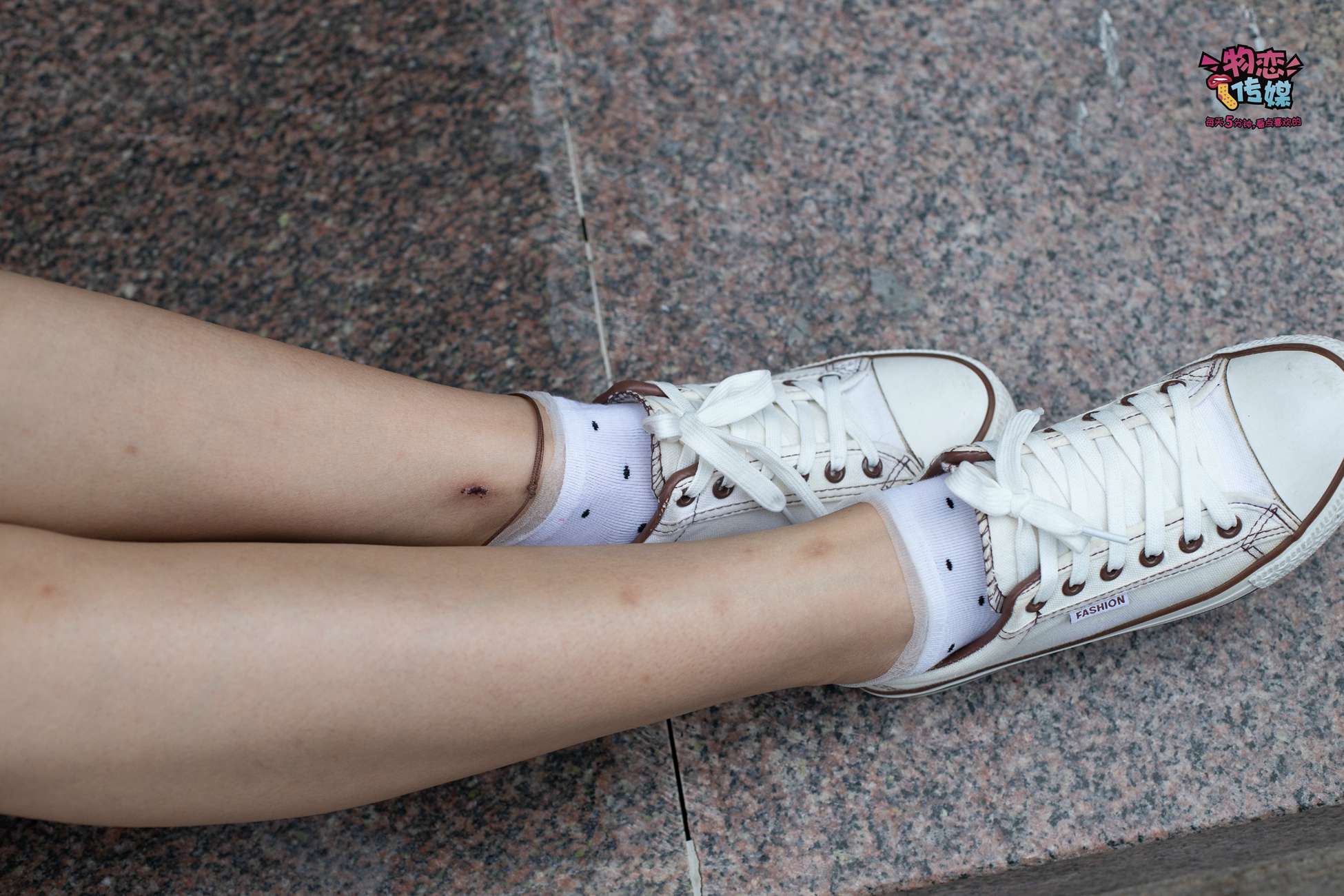 图片[84]-物恋传媒 No.51 俏皮露肩T恤搭配粉色小短裙,白色板鞋配白色斑点袜 [148P] – 速更版-美库