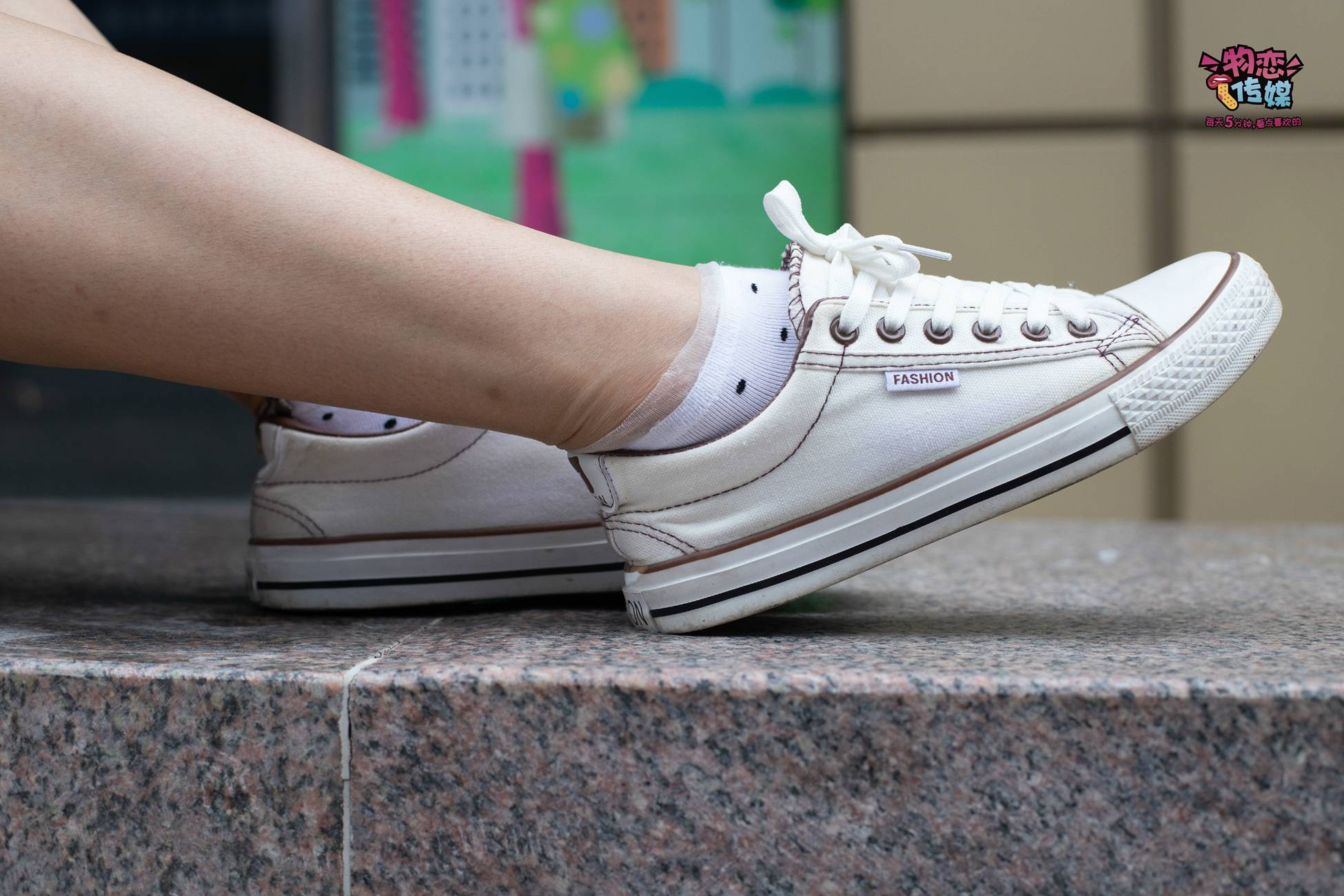 图片[85]-物恋传媒 No.51 俏皮露肩T恤搭配粉色小短裙,白色板鞋配白色斑点袜 [148P] – 速更版-美库