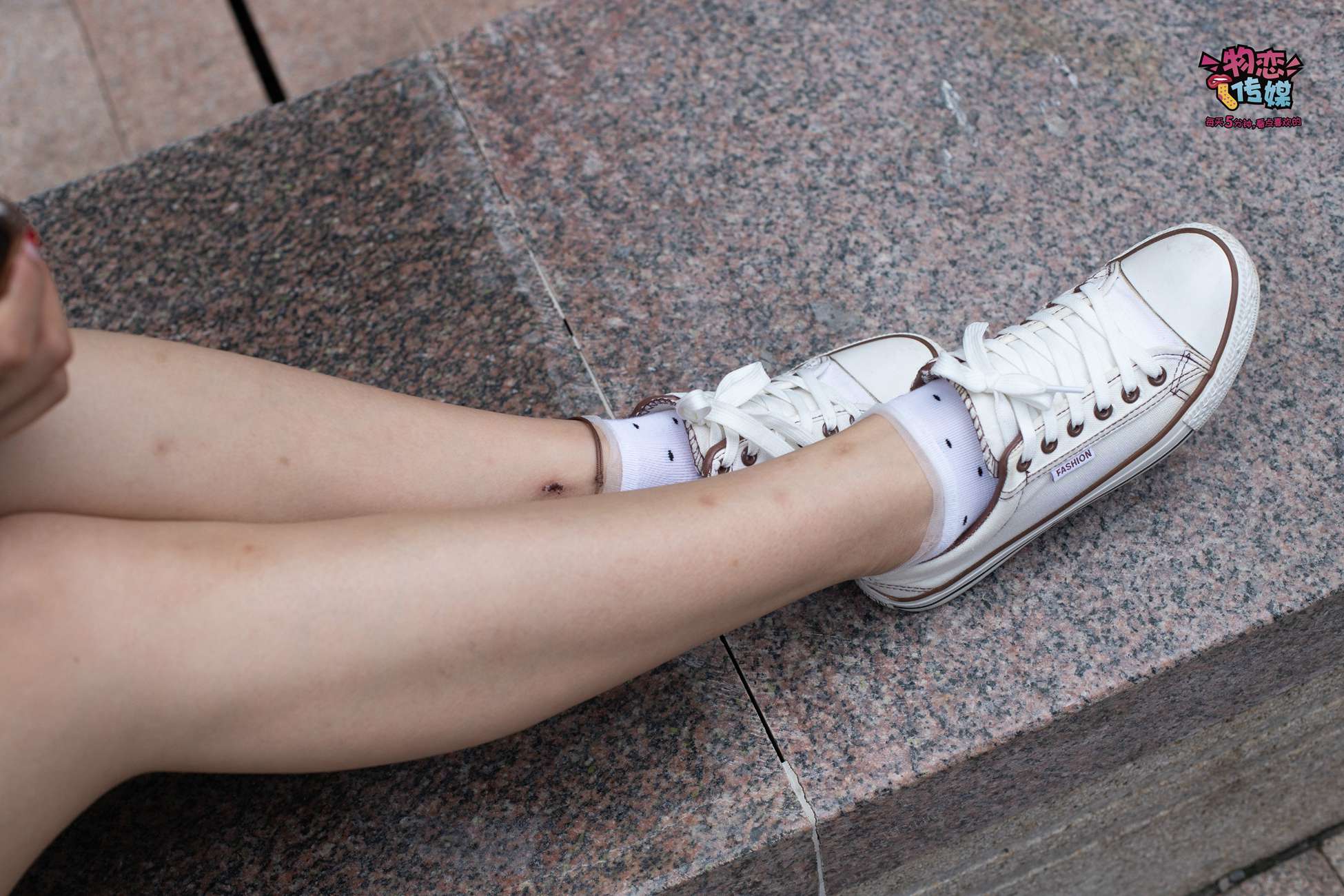 图片[87]-物恋传媒 No.51 俏皮露肩T恤搭配粉色小短裙,白色板鞋配白色斑点袜 [148P] – 速更版-美库