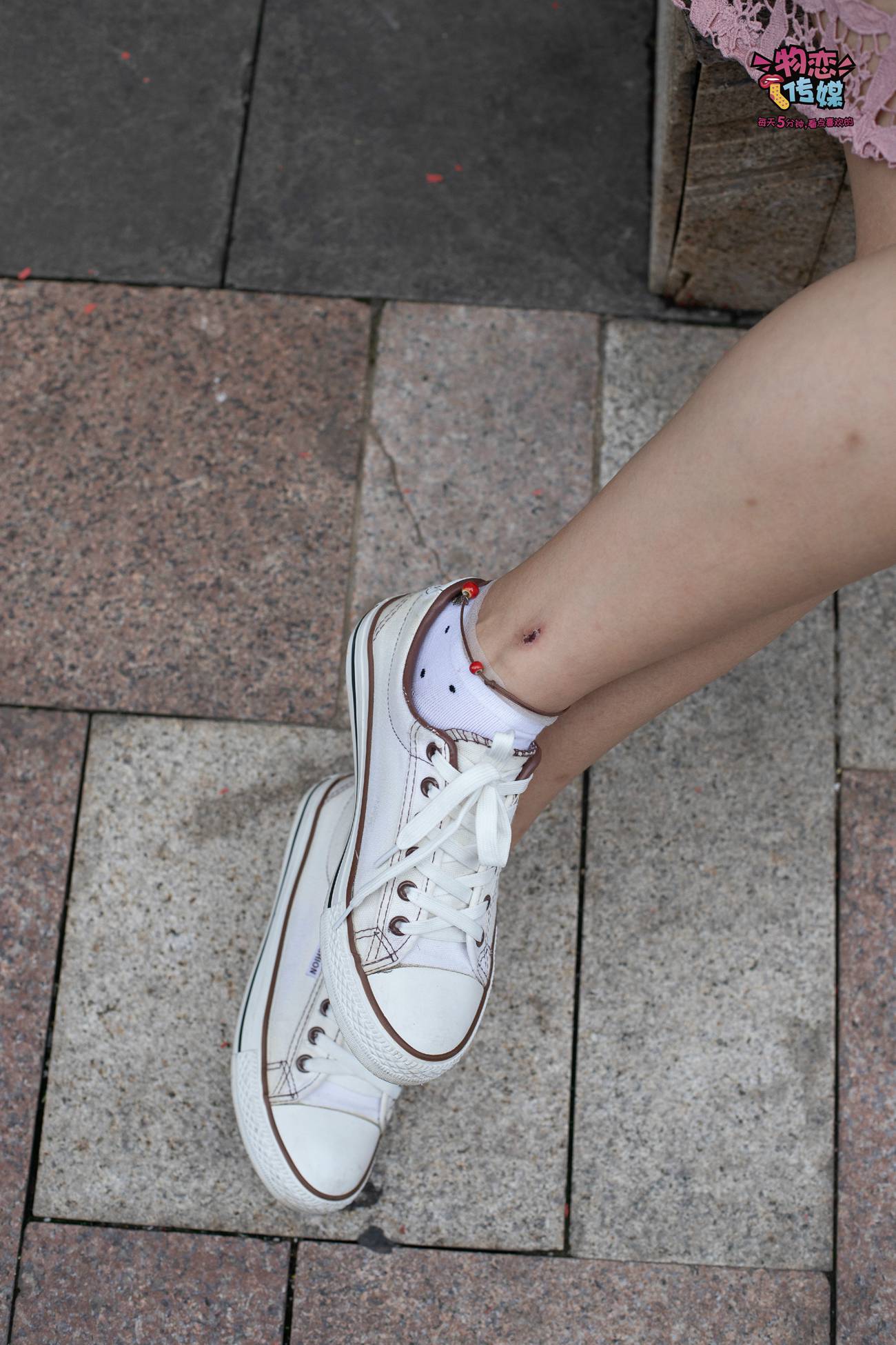 图片[95]-物恋传媒 No.51 俏皮露肩T恤搭配粉色小短裙,白色板鞋配白色斑点袜 [148P] – 速更版-美库