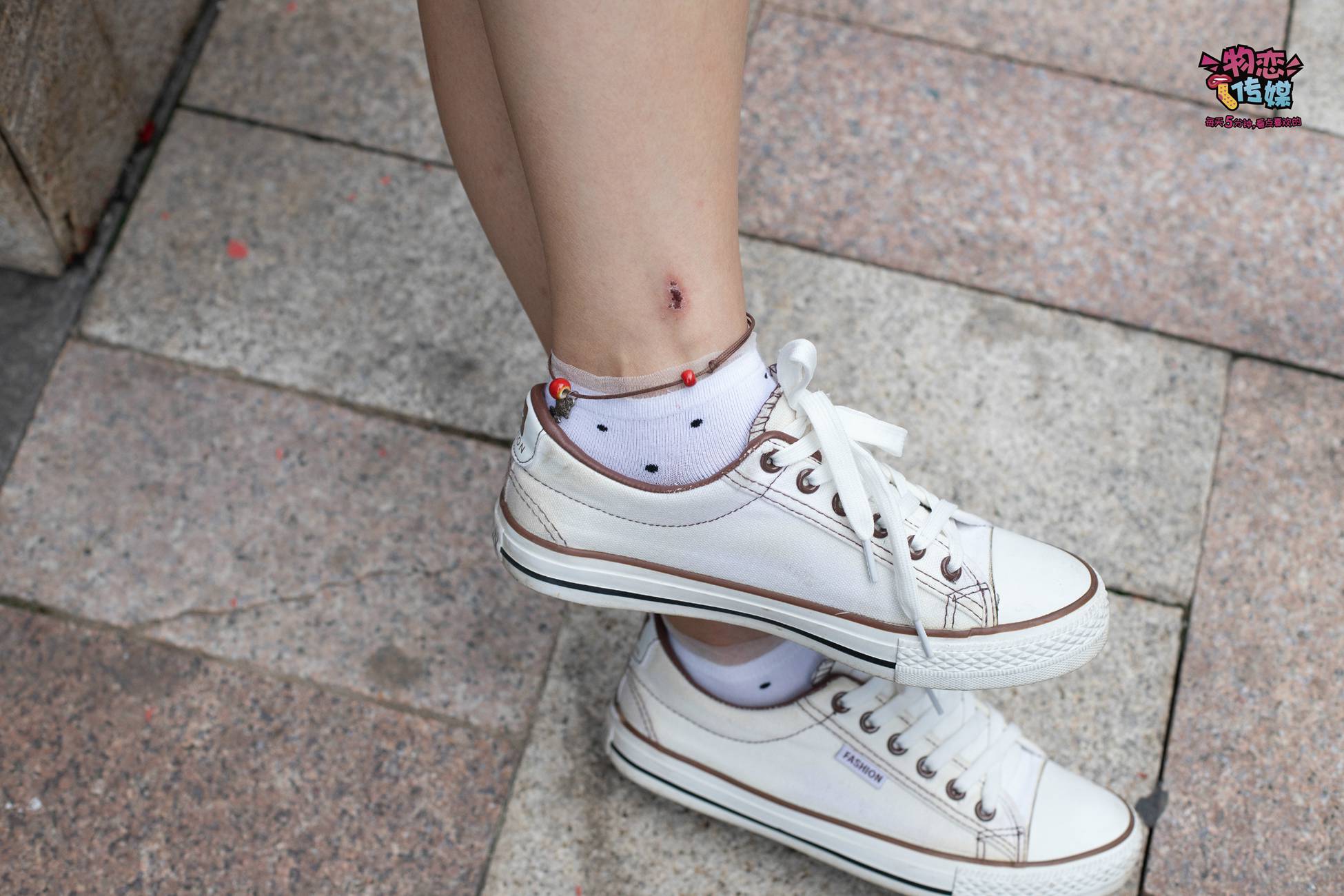 图片[96]-物恋传媒 No.51 俏皮露肩T恤搭配粉色小短裙,白色板鞋配白色斑点袜 [148P] – 速更版-美库