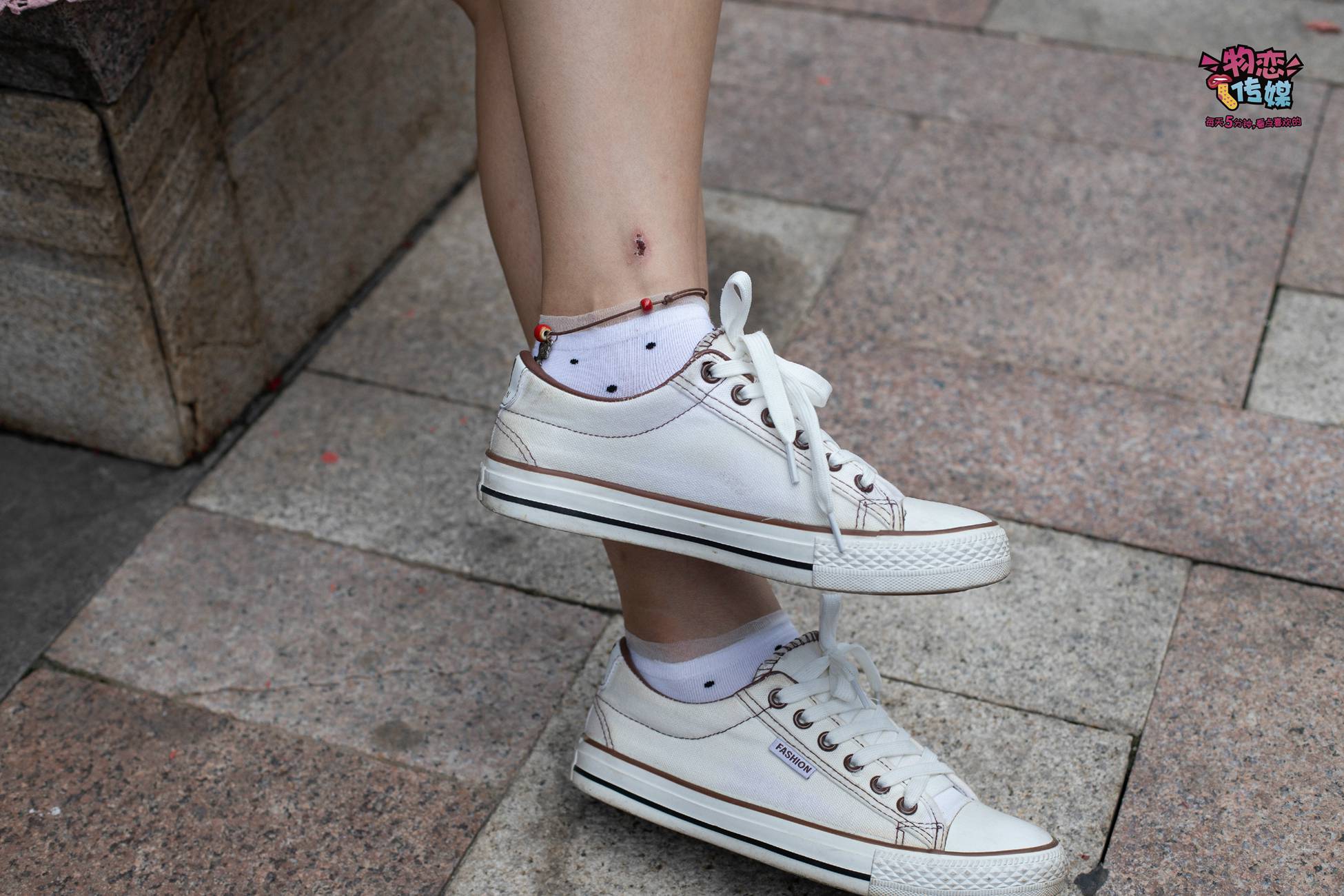 图片[98]-物恋传媒 No.51 俏皮露肩T恤搭配粉色小短裙,白色板鞋配白色斑点袜 [148P] – 速更版-美库