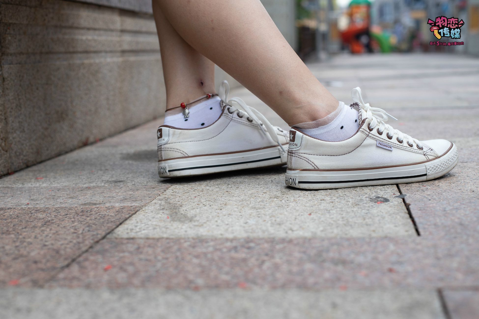 图片[103]-物恋传媒 No.51 俏皮露肩T恤搭配粉色小短裙,白色板鞋配白色斑点袜 [148P] – 速更版-美库