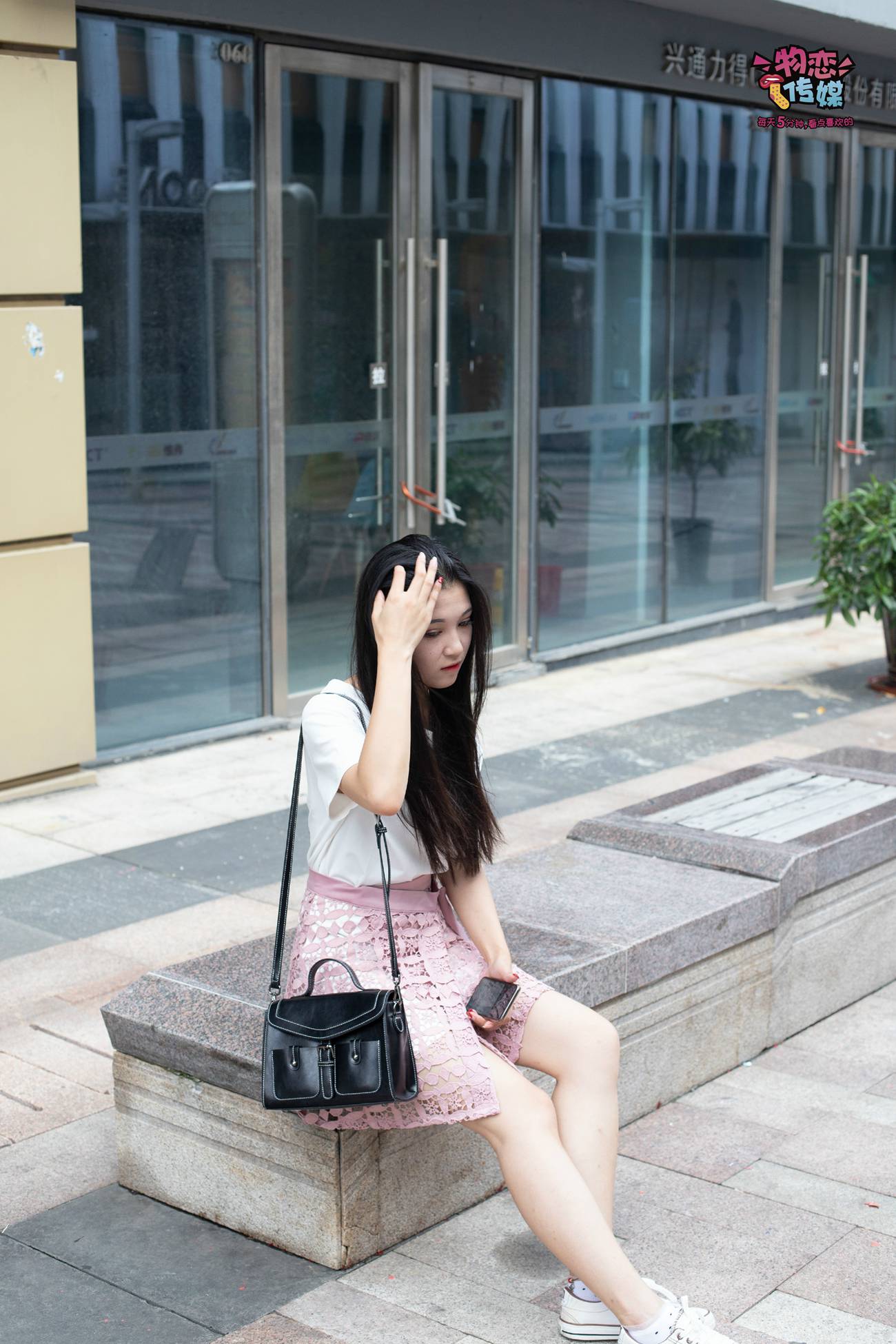 图片[120]-物恋传媒 No.51 俏皮露肩T恤搭配粉色小短裙,白色板鞋配白色斑点袜 [148P] – 速更版-美库