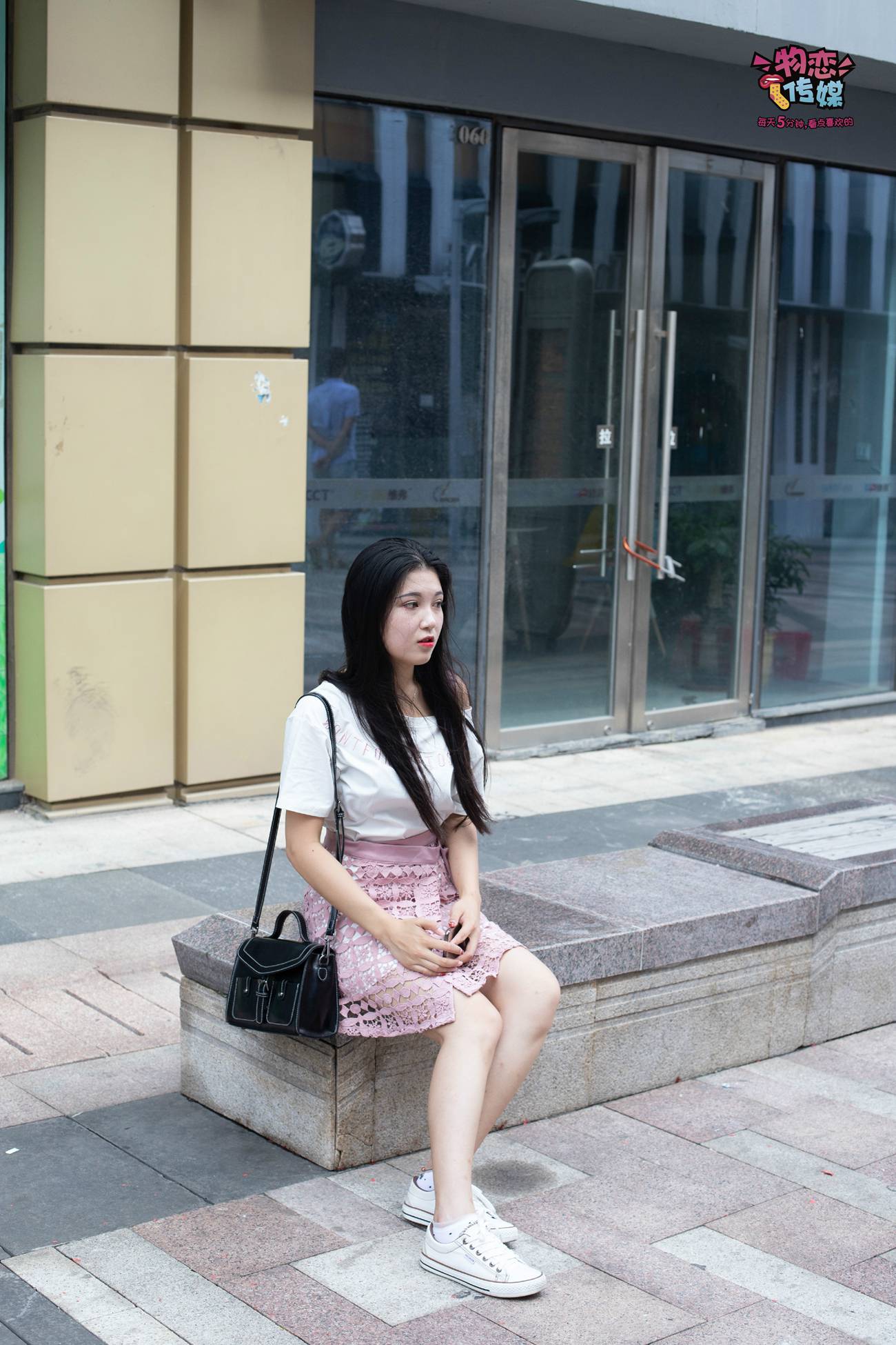 图片[127]-物恋传媒 No.51 俏皮露肩T恤搭配粉色小短裙,白色板鞋配白色斑点袜 [148P] – 速更版-美库