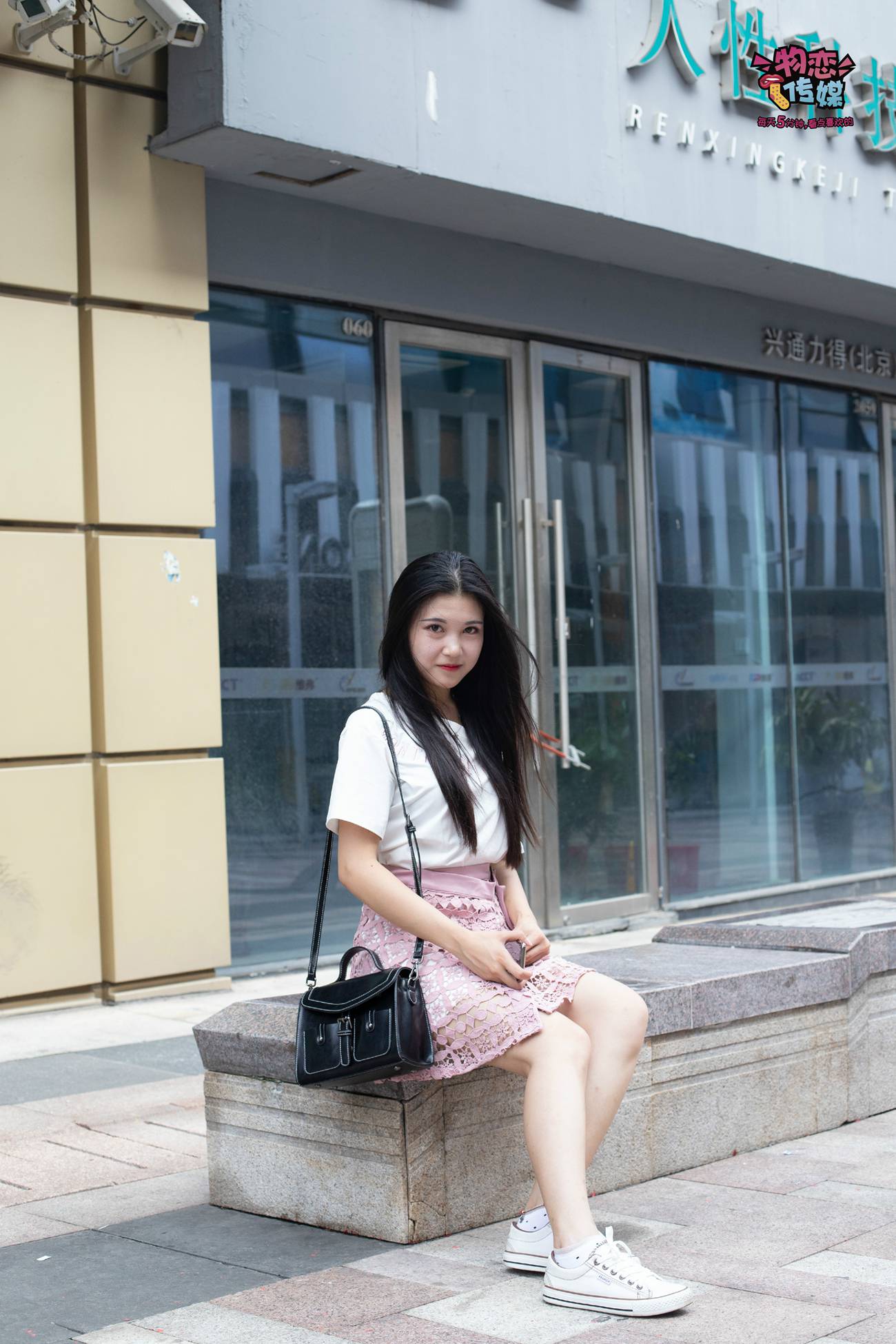 图片[128]-物恋传媒 No.51 俏皮露肩T恤搭配粉色小短裙,白色板鞋配白色斑点袜 [148P] – 速更版-美库