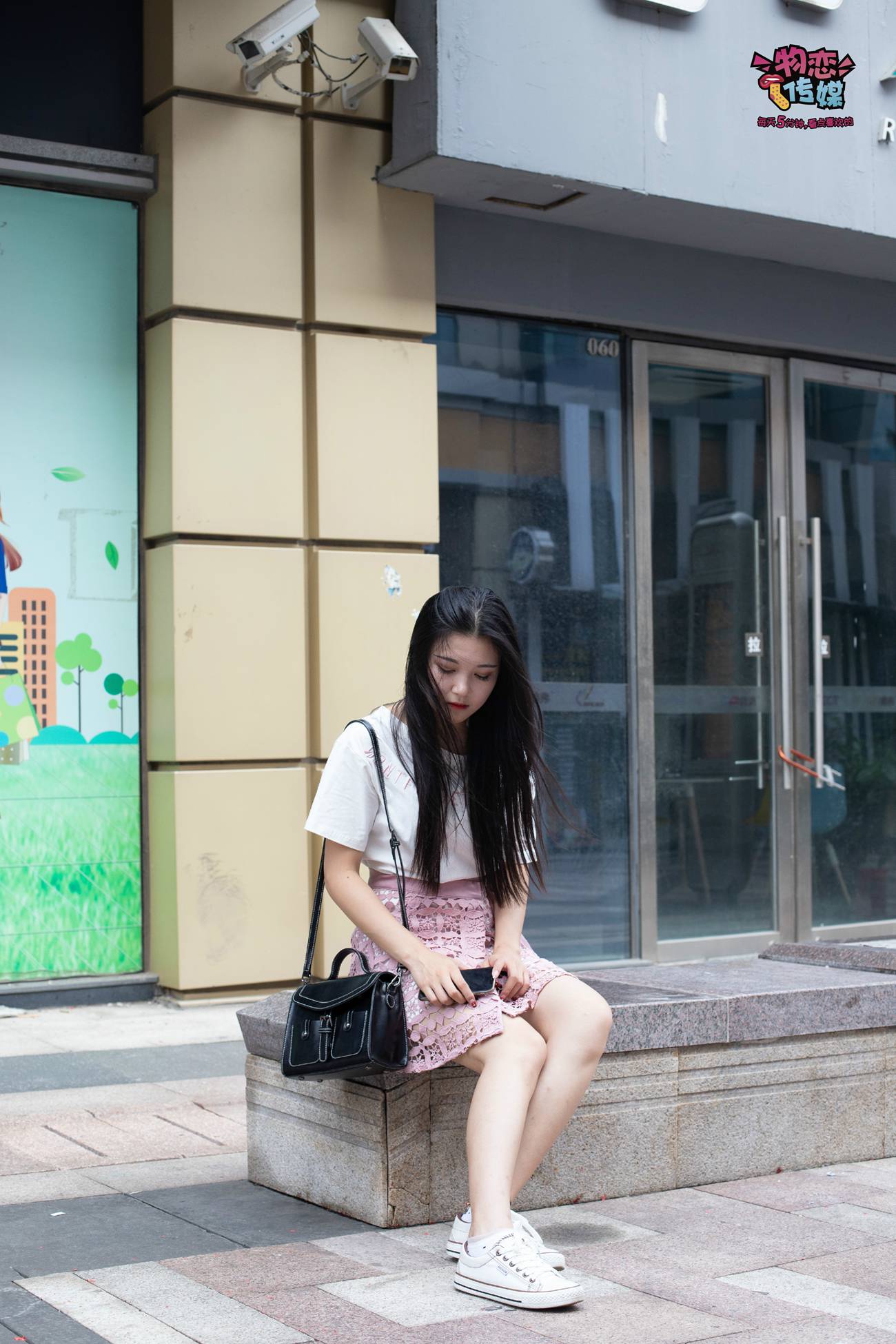 图片[130]-物恋传媒 No.51 俏皮露肩T恤搭配粉色小短裙,白色板鞋配白色斑点袜 [148P] – 速更版-美库