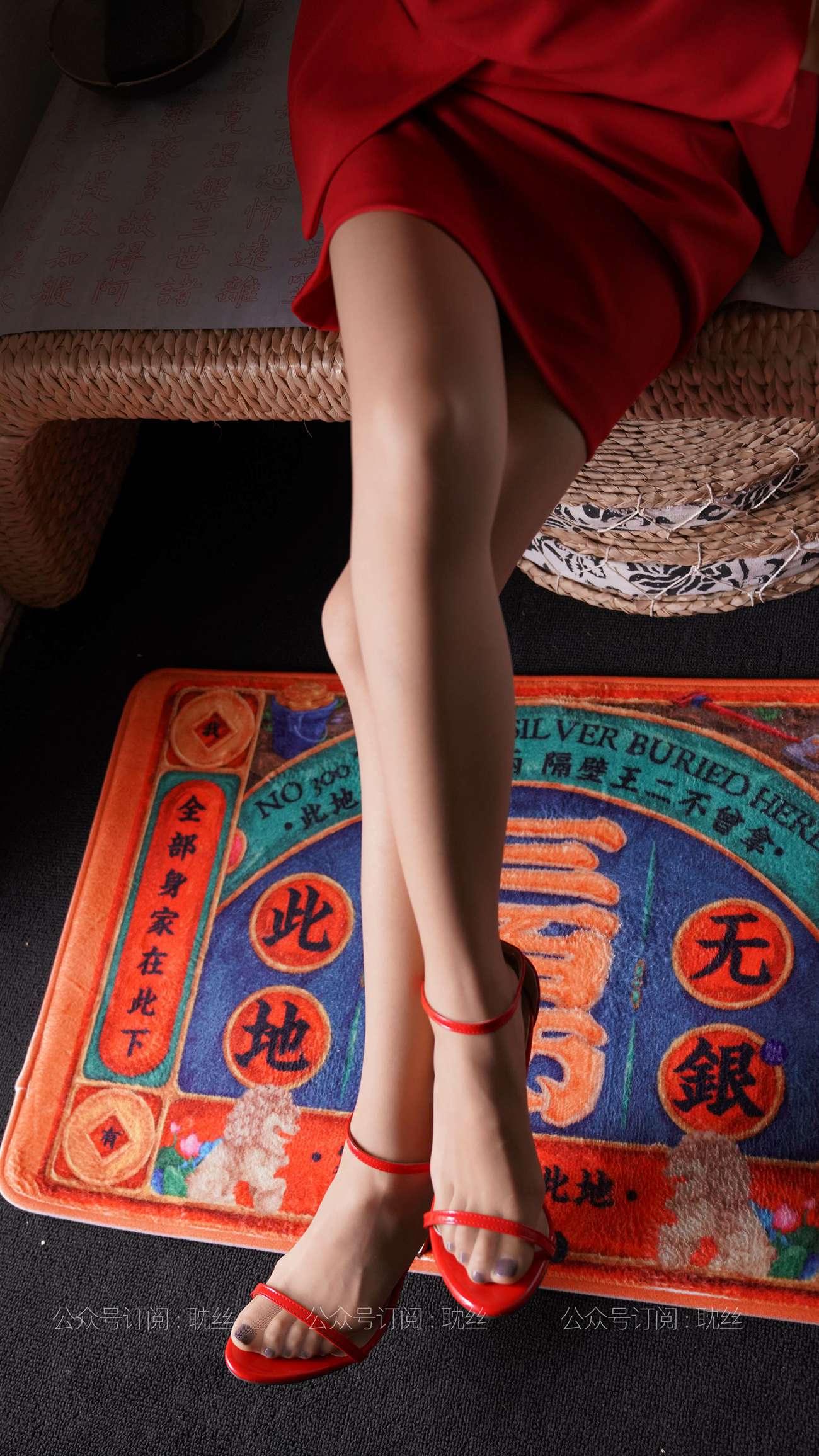 图片[70]-[IESS异思趣向] 耽丝 210409 梅子把红色穿搭到极致 [90P] – 速更版-美库