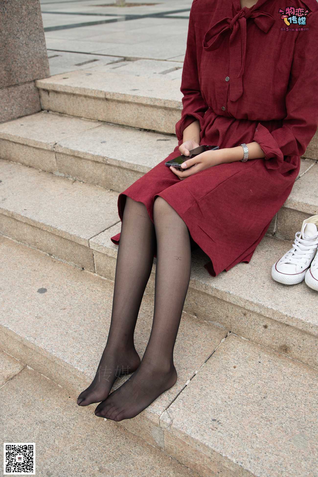 图片[15]-勿恋传媒 No.055 一袭红的神秘与热情,经典白色匡威高帮配黑丝 [143P] – 速更版-美库