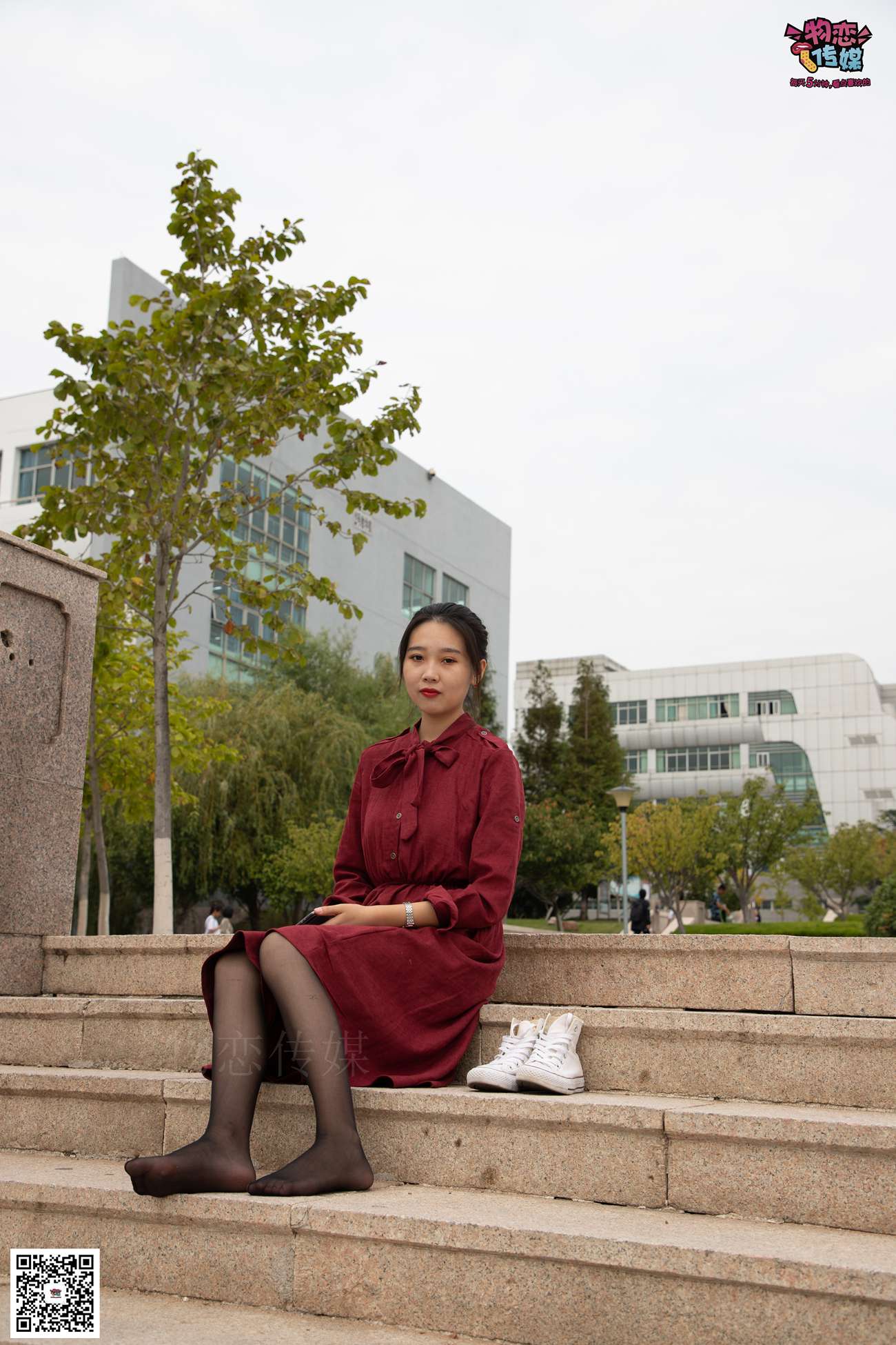 图片[18]-勿恋传媒 No.055 一袭红的神秘与热情,经典白色匡威高帮配黑丝 [143P] – 速更版-美库