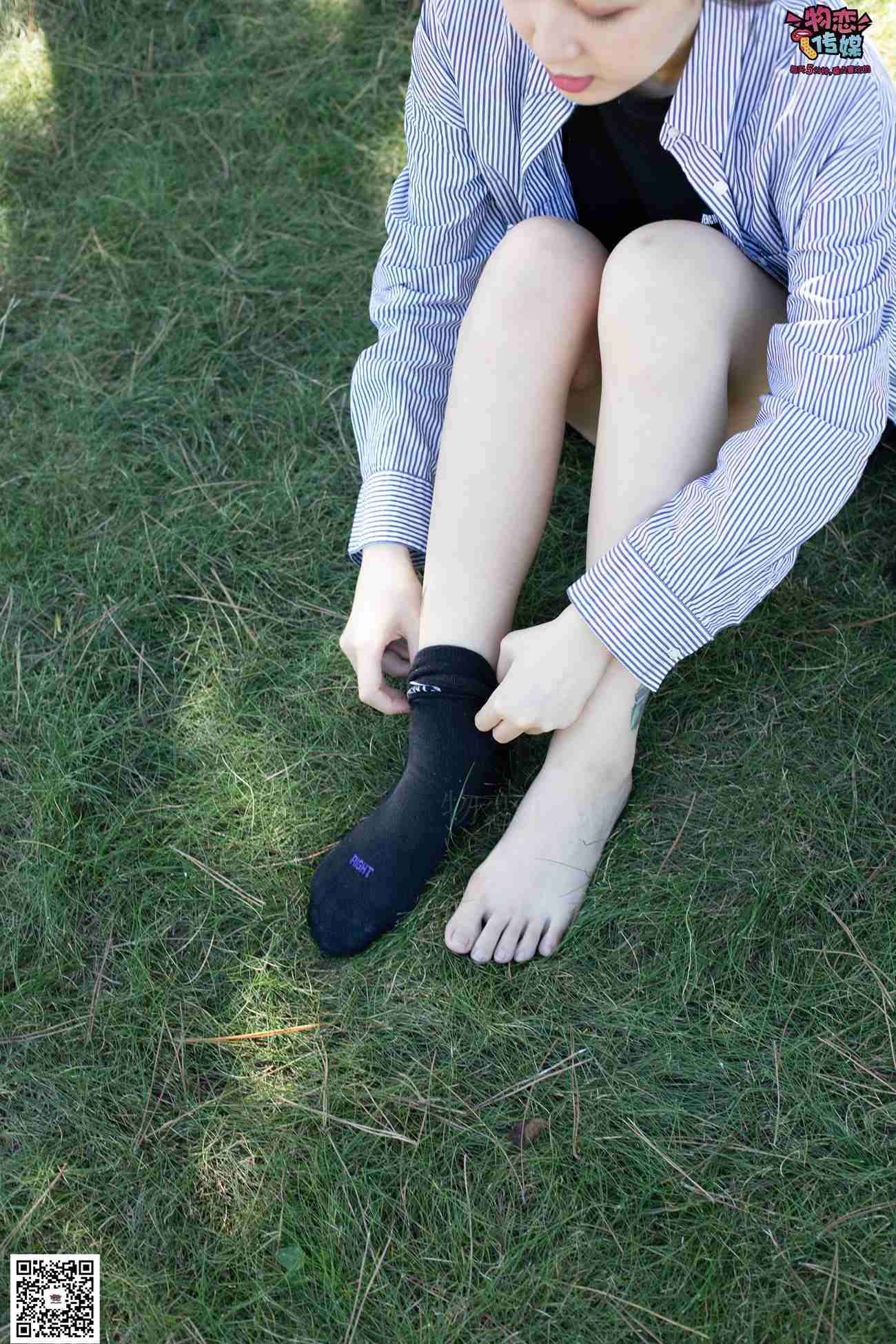 图片[14]-物恋传媒 No.056 眼神犀利,表情高冷小姐姐的深蓝色棉袜 [160P] – 速更版-美库
