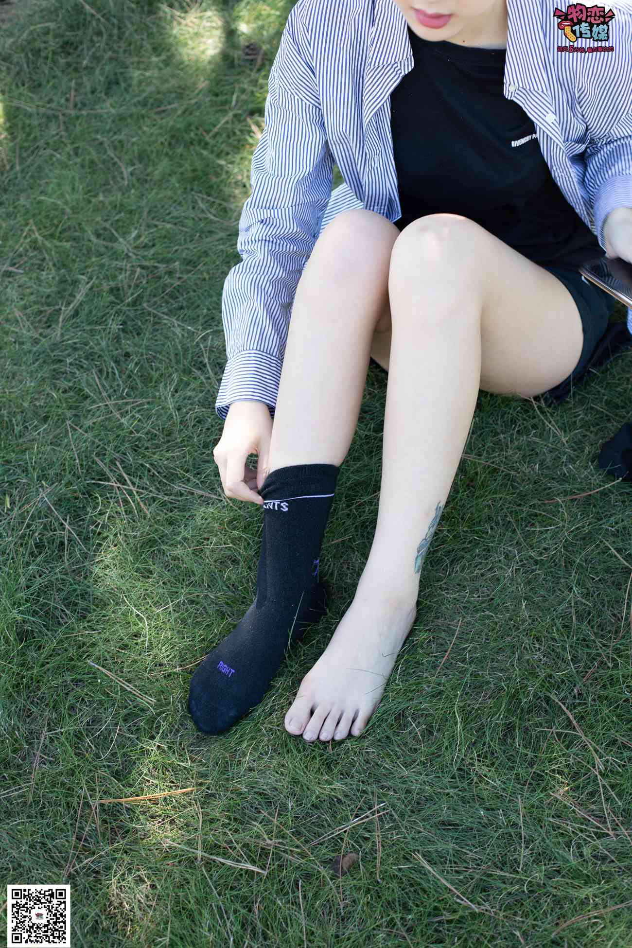 图片[15]-物恋传媒 No.056 眼神犀利,表情高冷小姐姐的深蓝色棉袜 [160P] – 速更版-美库