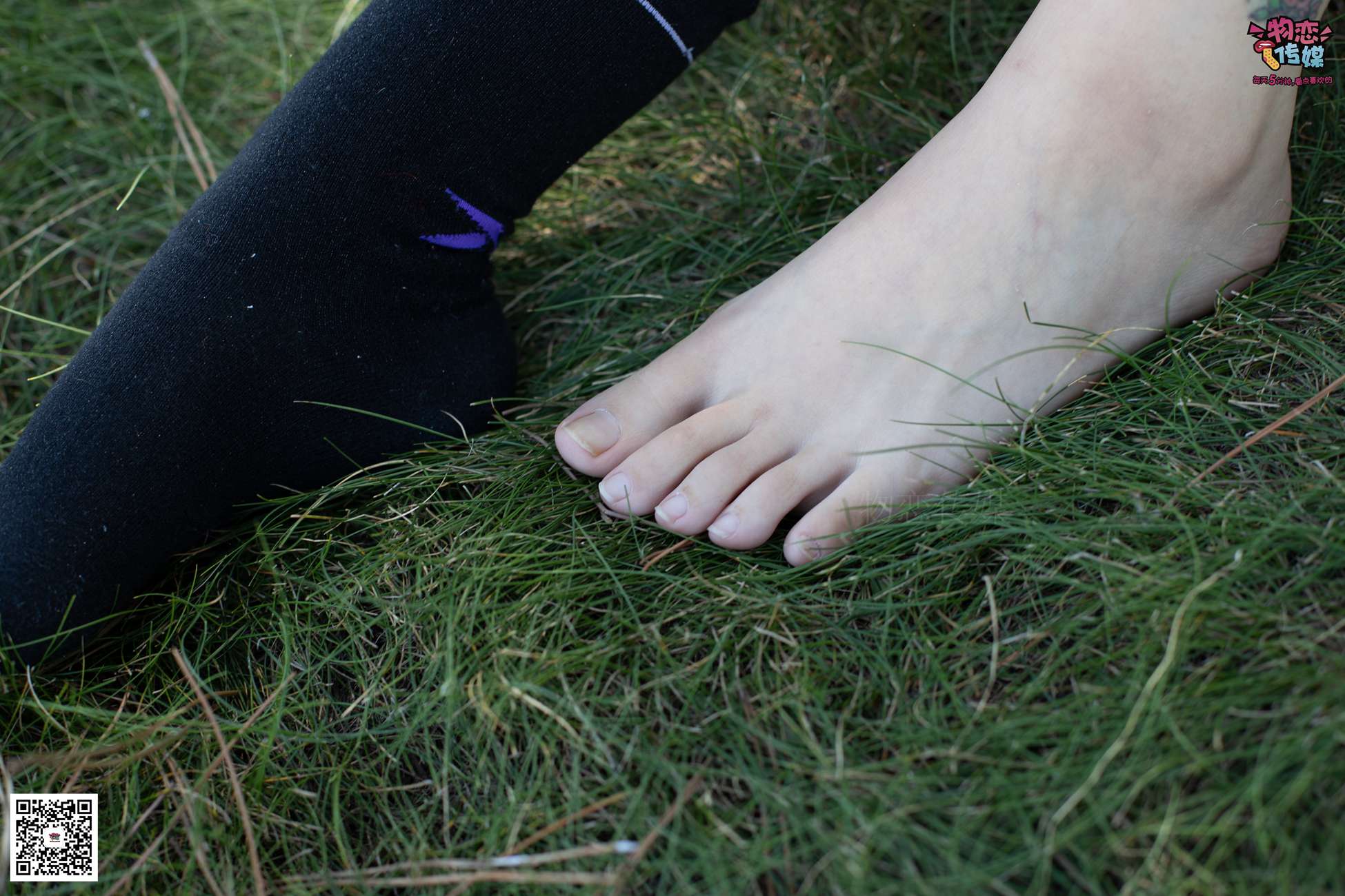 图片[17]-物恋传媒 No.056 眼神犀利,表情高冷小姐姐的深蓝色棉袜 [160P] – 速更版-美库