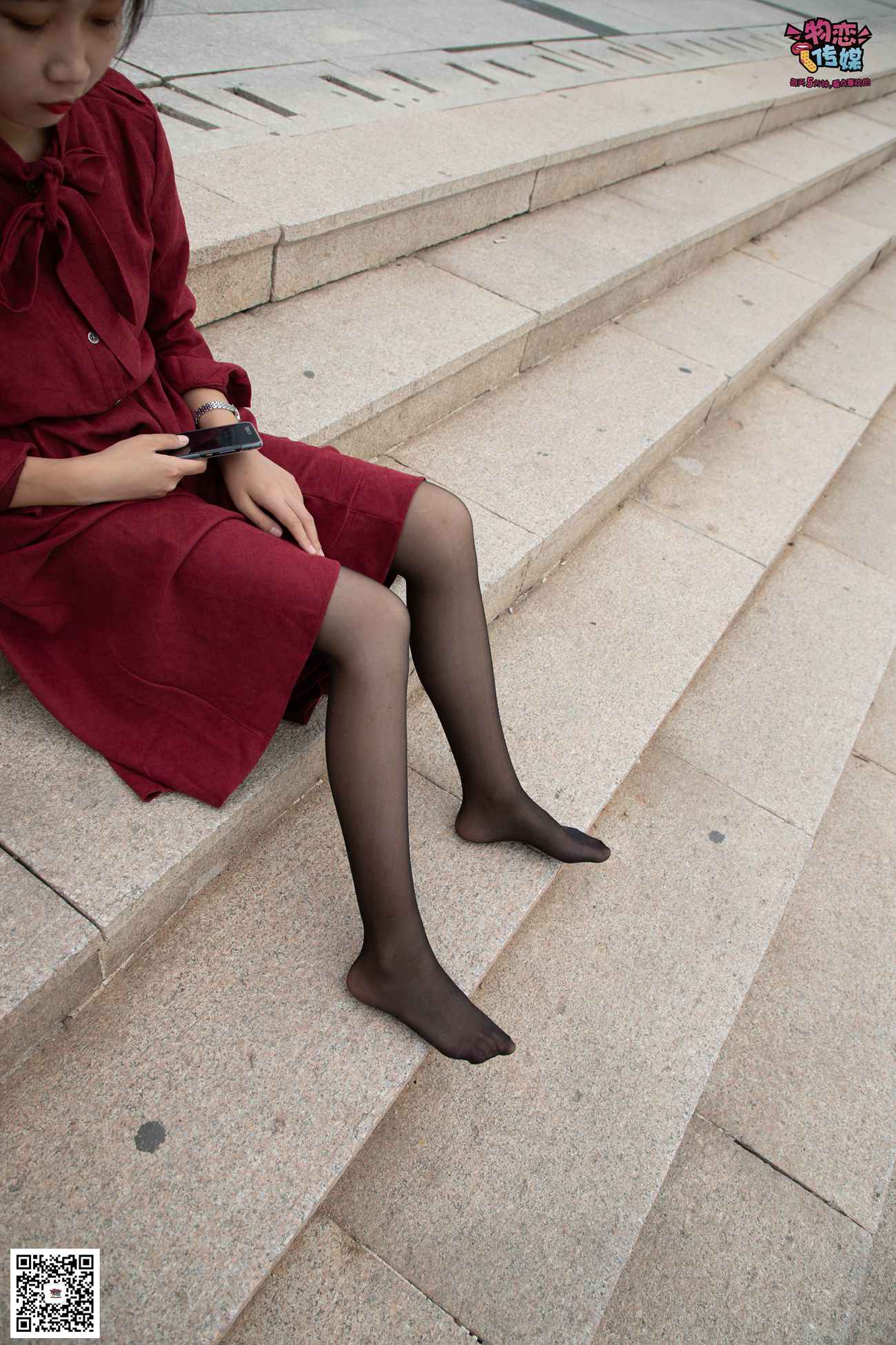 图片[29]-勿恋传媒 No.055 一袭红的神秘与热情,经典白色匡威高帮配黑丝 [143P] – 速更版-美库