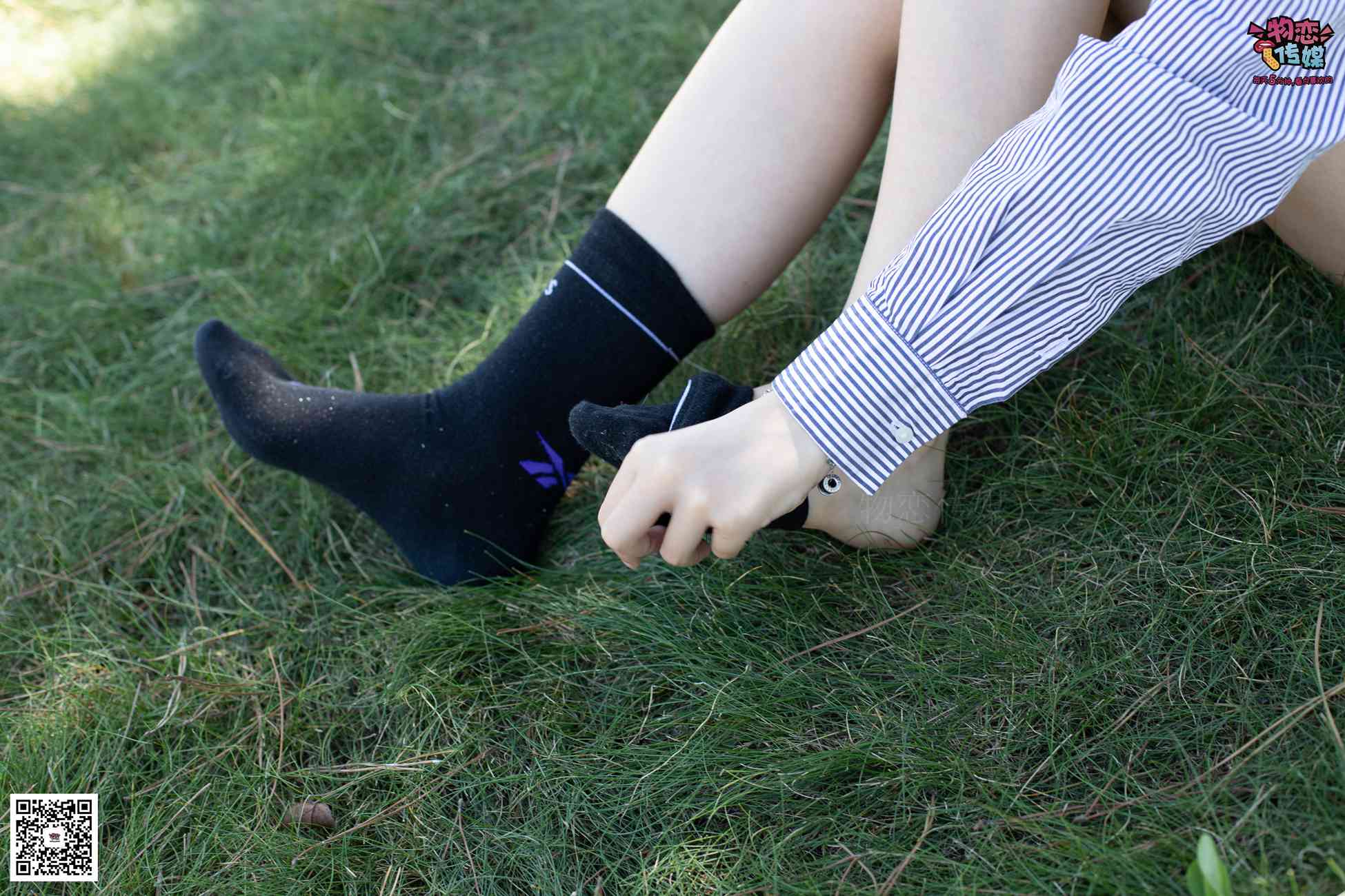 图片[24]-物恋传媒 No.056 眼神犀利,表情高冷小姐姐的深蓝色棉袜 [160P] – 速更版-美库