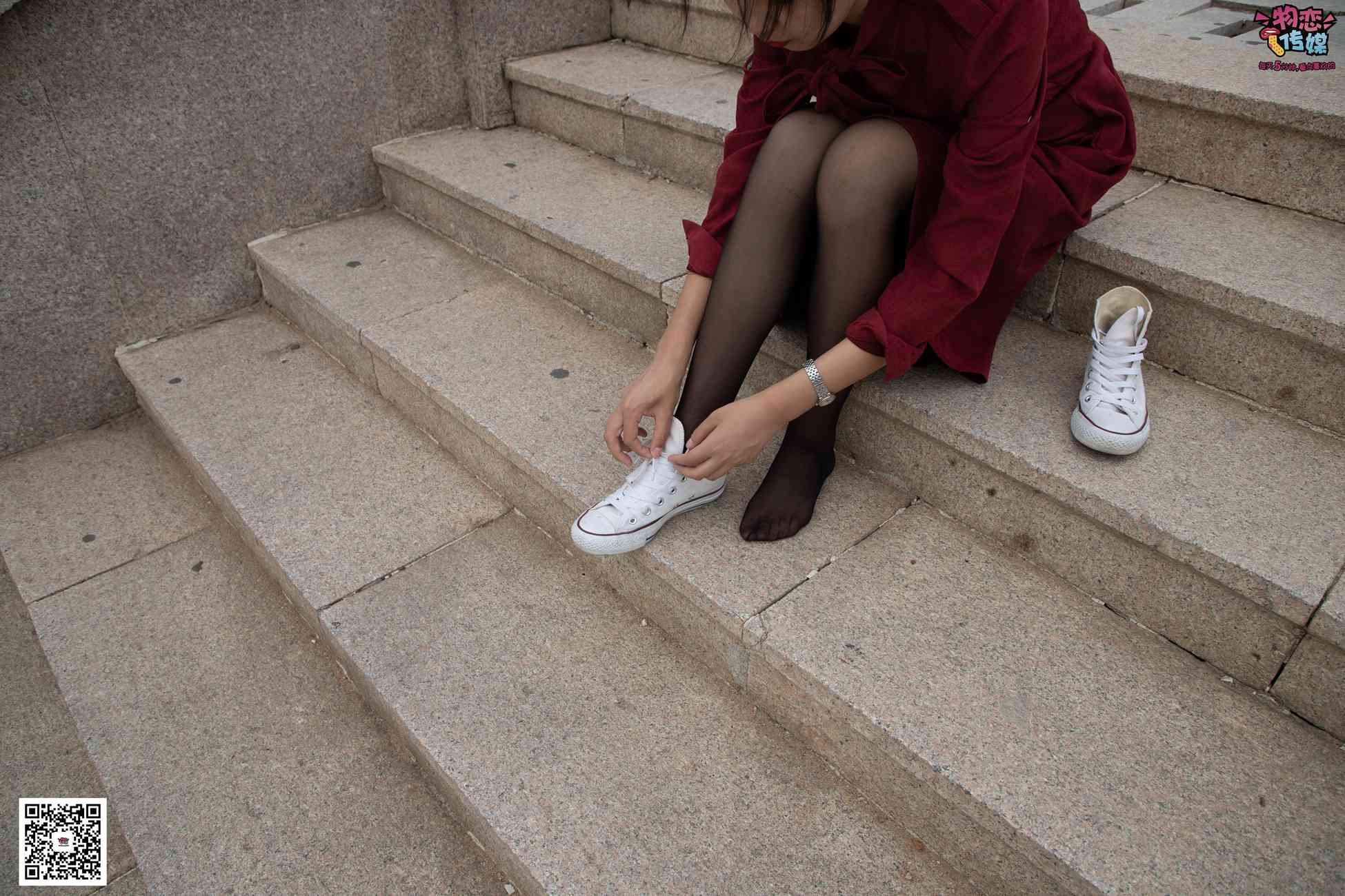 图片[46]-勿恋传媒 No.055 一袭红的神秘与热情,经典白色匡威高帮配黑丝 [143P] – 速更版-美库