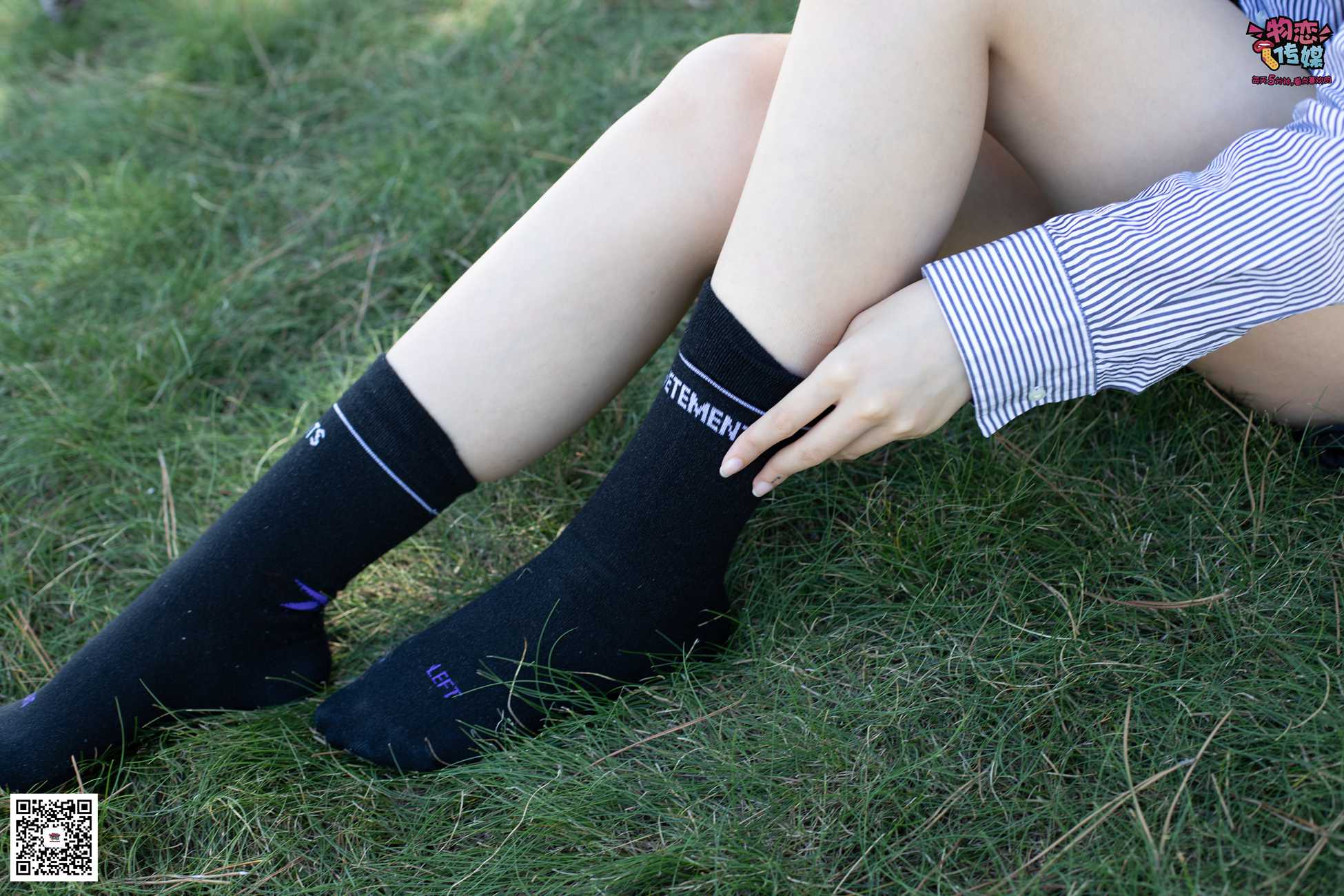 图片[34]-物恋传媒 No.056 眼神犀利,表情高冷小姐姐的深蓝色棉袜 [160P] – 速更版-美库