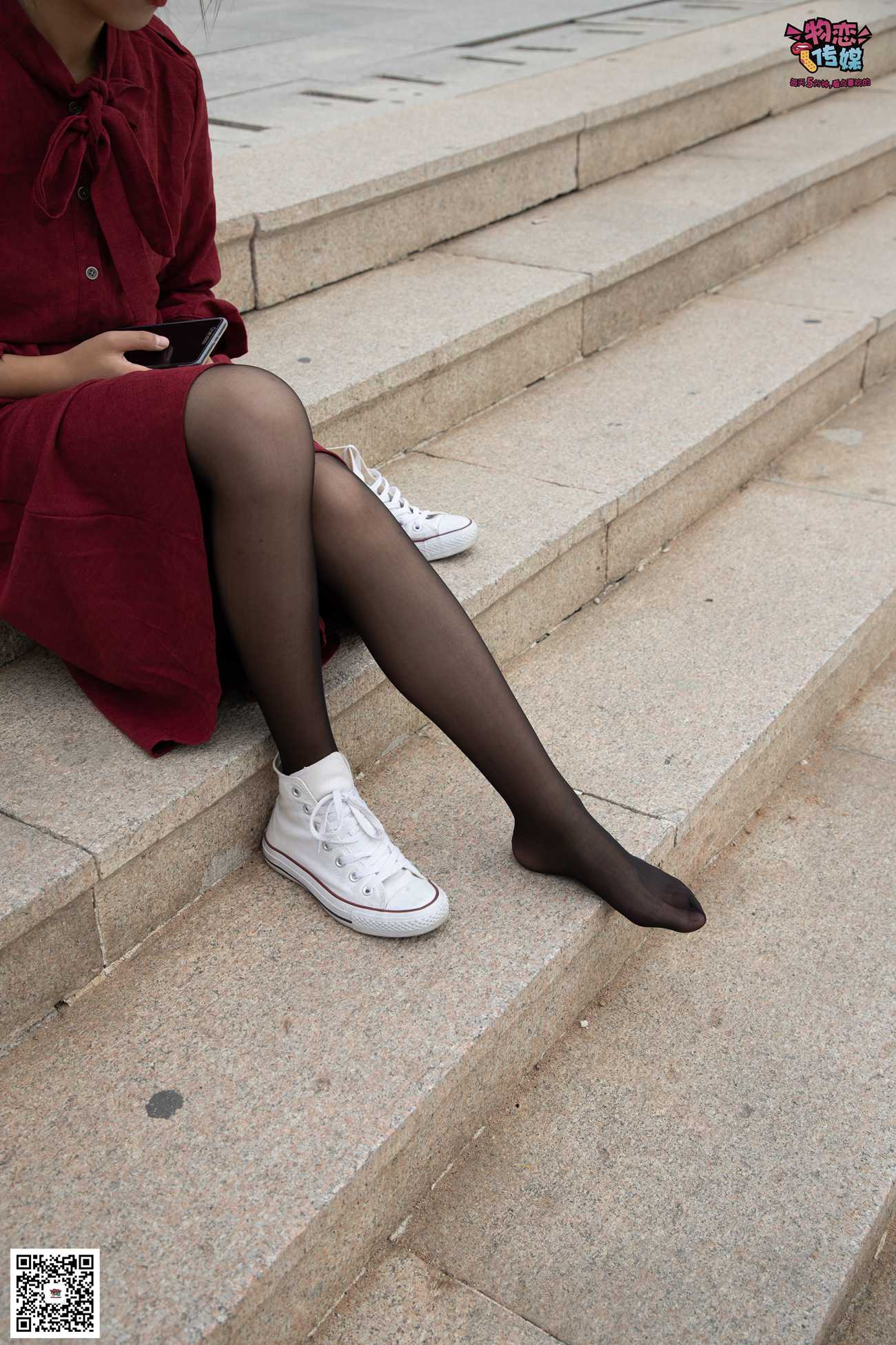 图片[50]-勿恋传媒 No.055 一袭红的神秘与热情,经典白色匡威高帮配黑丝 [143P] – 速更版-美库