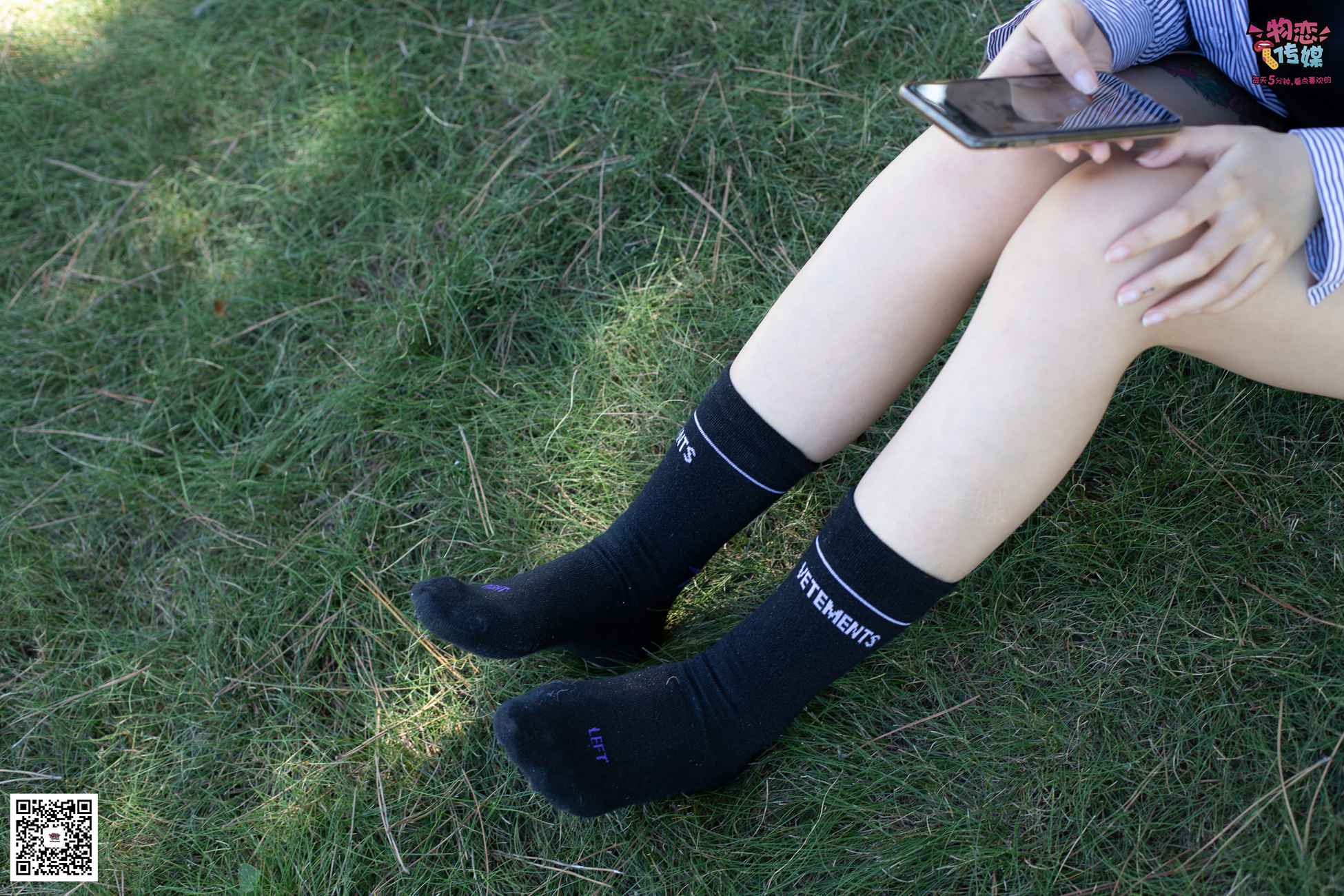 图片[35]-物恋传媒 No.056 眼神犀利,表情高冷小姐姐的深蓝色棉袜 [160P] – 速更版-美库