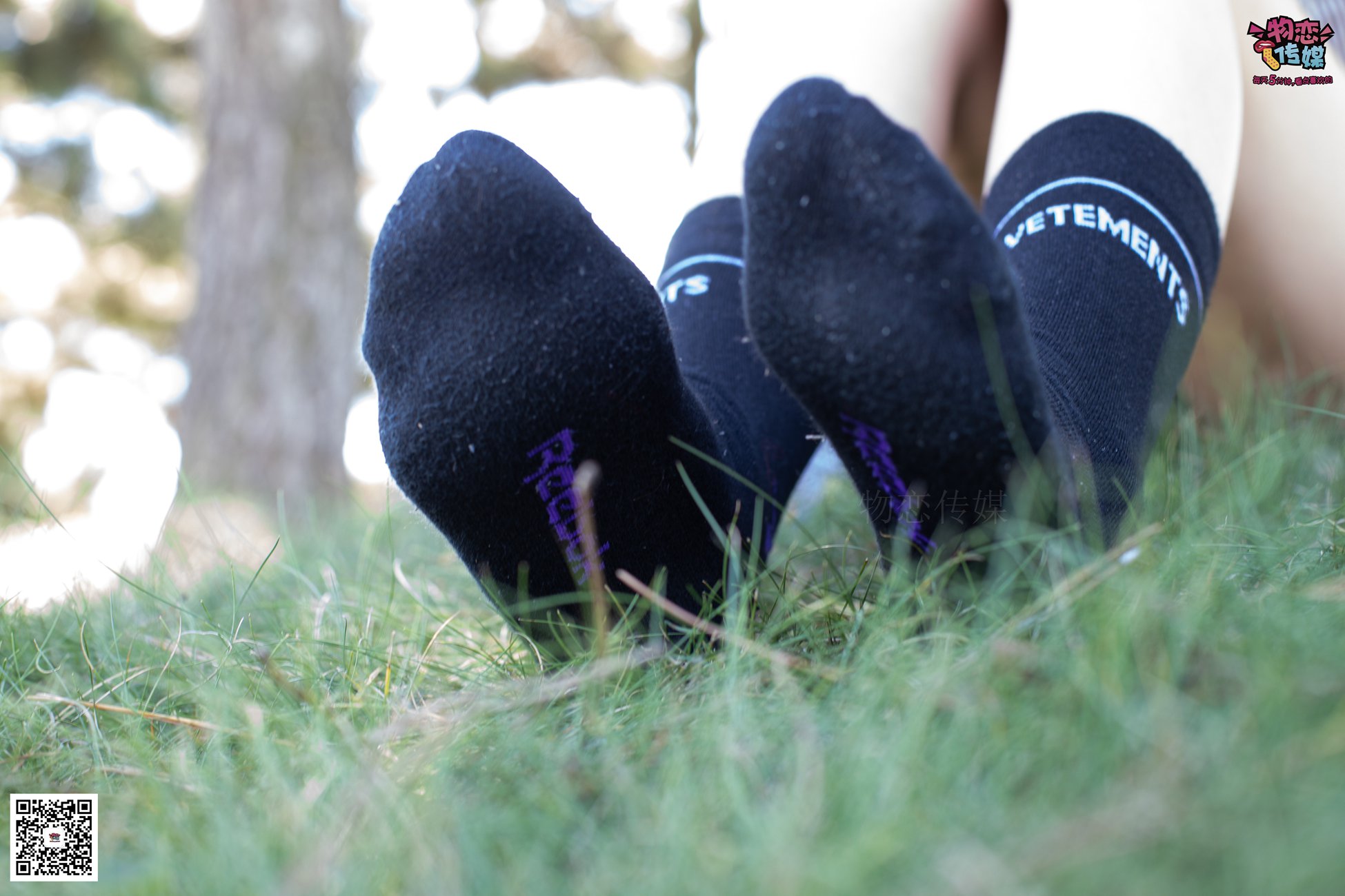 图片[41]-物恋传媒 No.056 眼神犀利,表情高冷小姐姐的深蓝色棉袜 [160P] – 速更版-美库