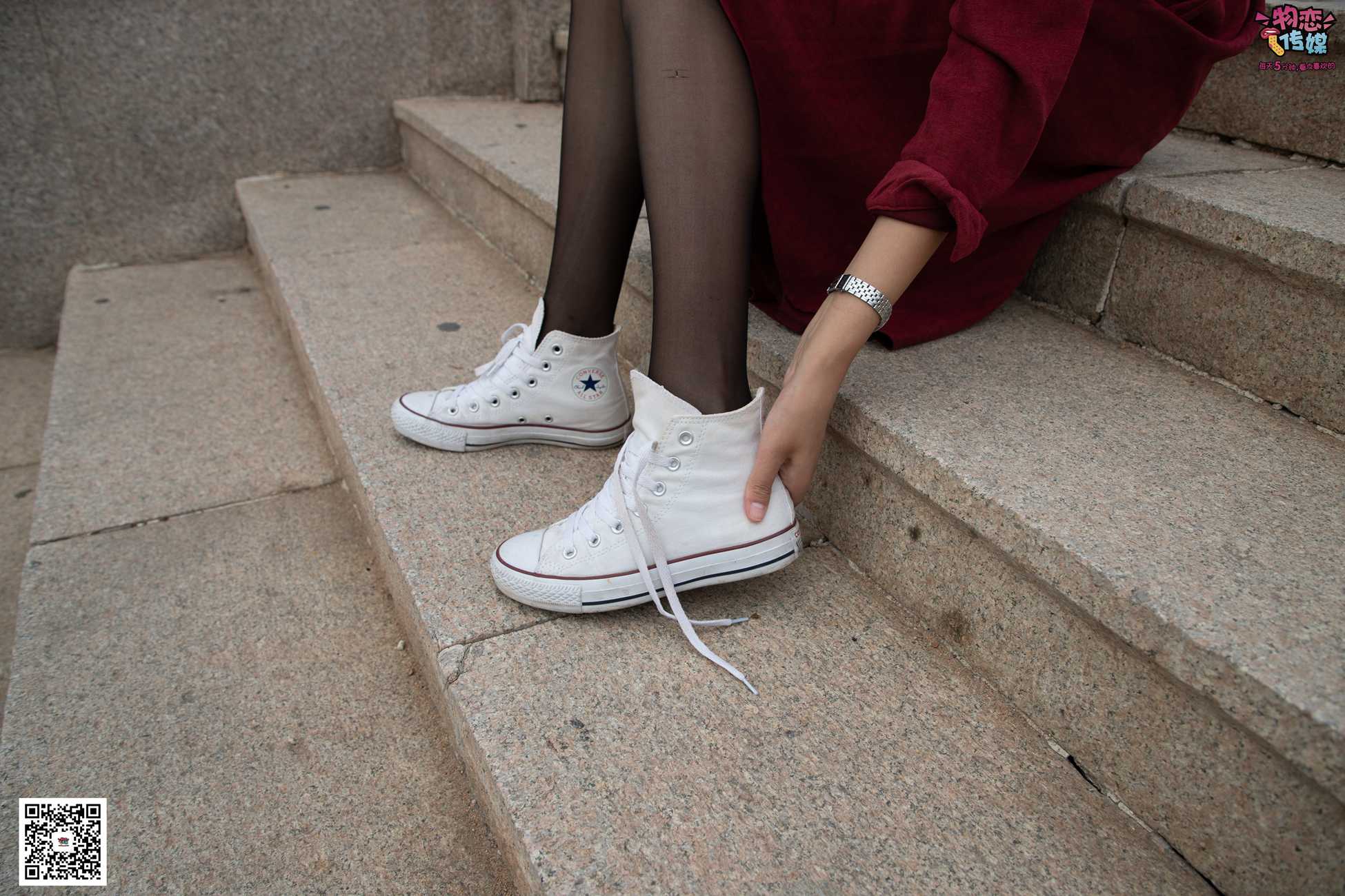 图片[63]-勿恋传媒 No.055 一袭红的神秘与热情,经典白色匡威高帮配黑丝 [143P] – 速更版-美库