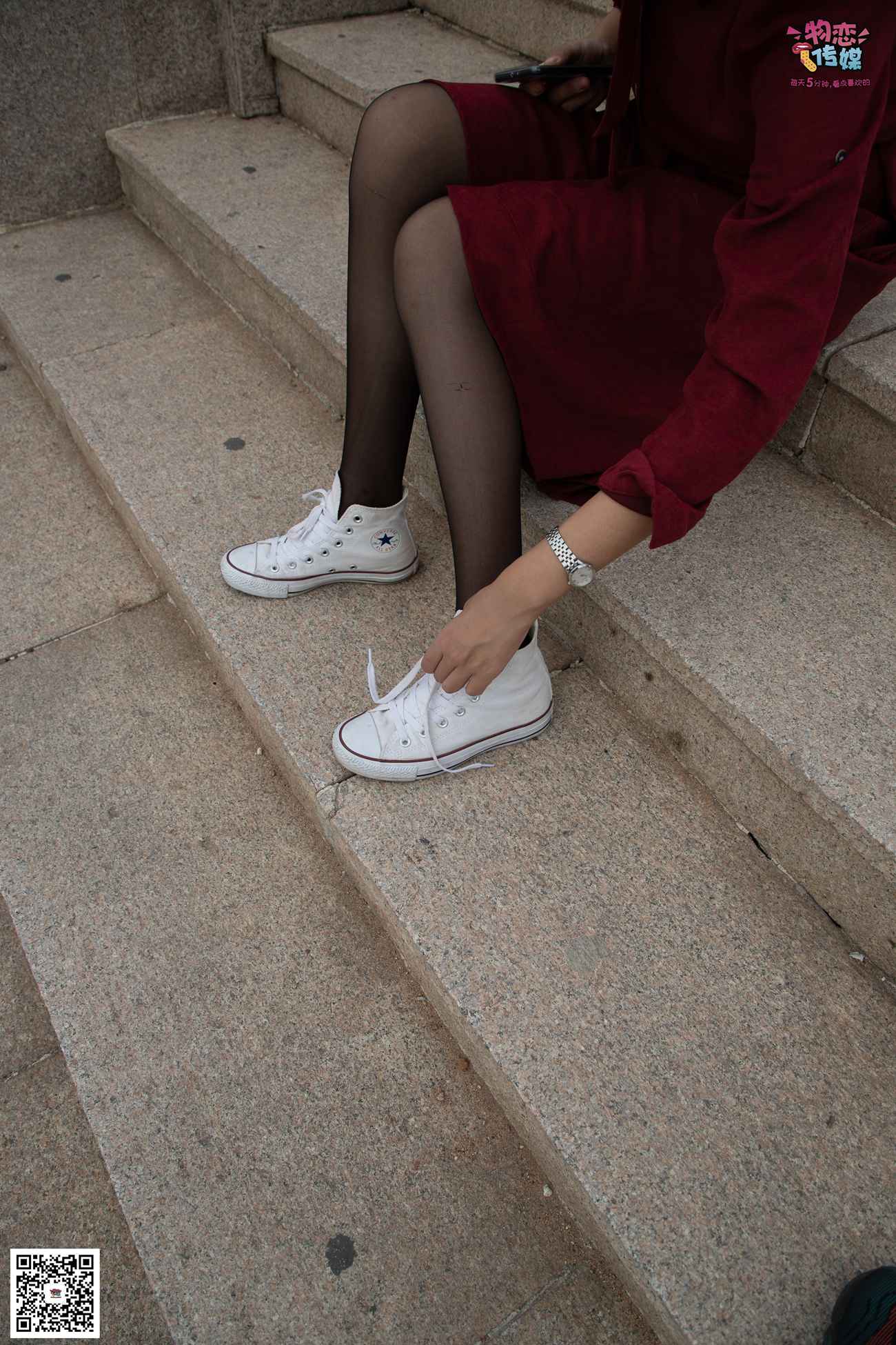 图片[64]-勿恋传媒 No.055 一袭红的神秘与热情,经典白色匡威高帮配黑丝 [143P] – 速更版-美库
