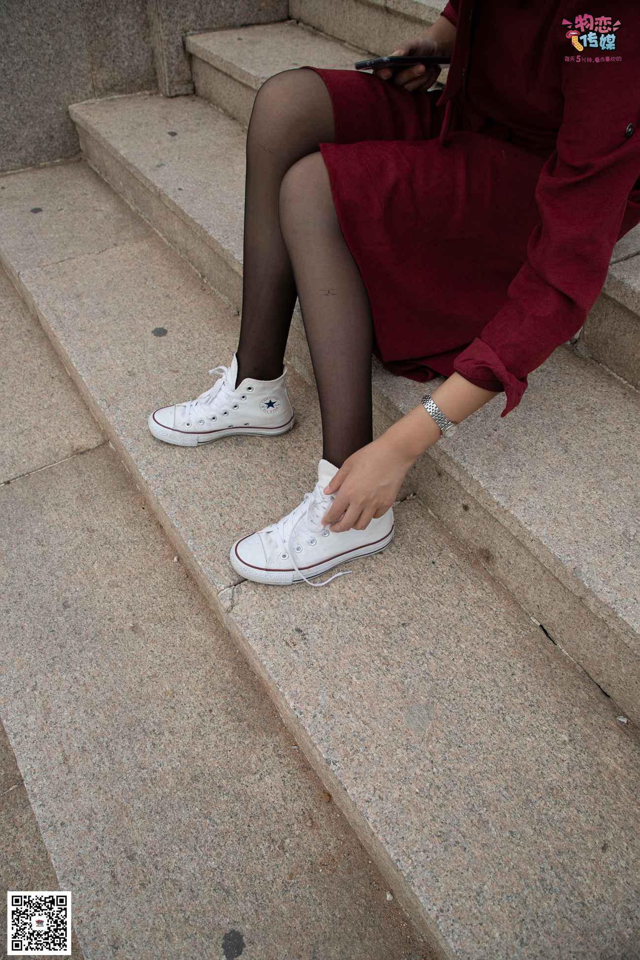 图片[65]-勿恋传媒 No.055 一袭红的神秘与热情,经典白色匡威高帮配黑丝 [143P] – 速更版-美库