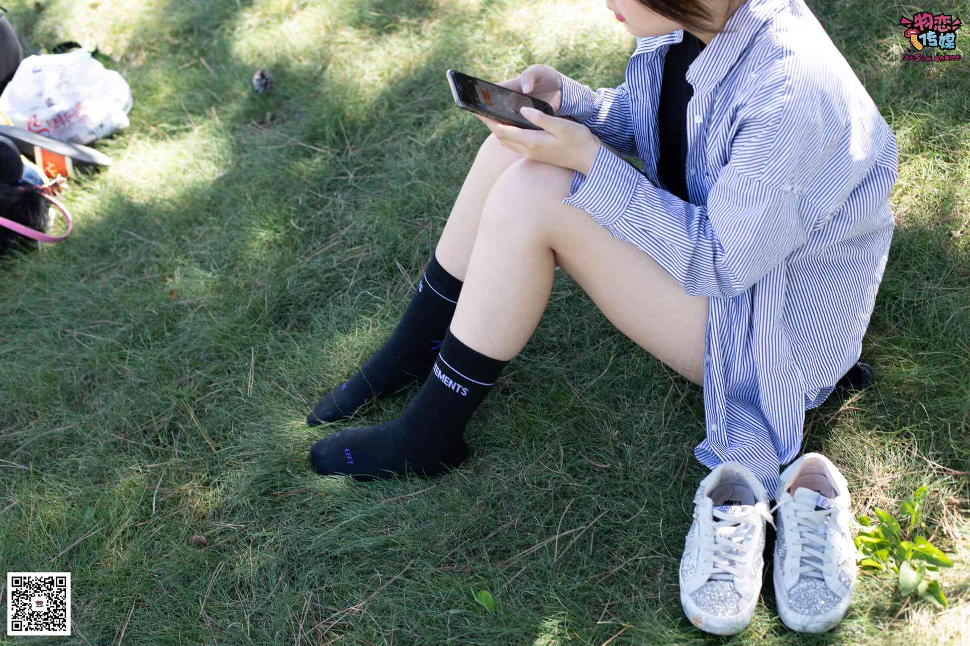 图片[49]-物恋传媒 No.056 眼神犀利,表情高冷小姐姐的深蓝色棉袜 [160P] – 速更版-美库