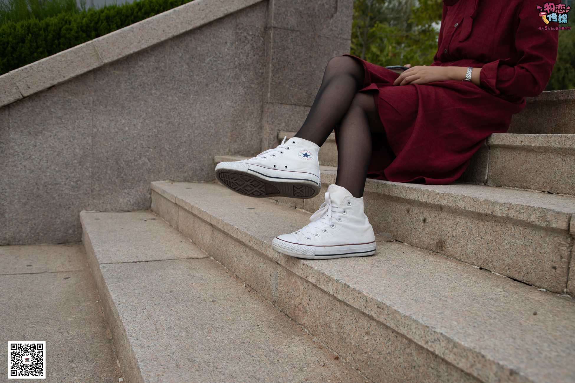 图片[67]-勿恋传媒 No.055 一袭红的神秘与热情,经典白色匡威高帮配黑丝 [143P] – 速更版-美库