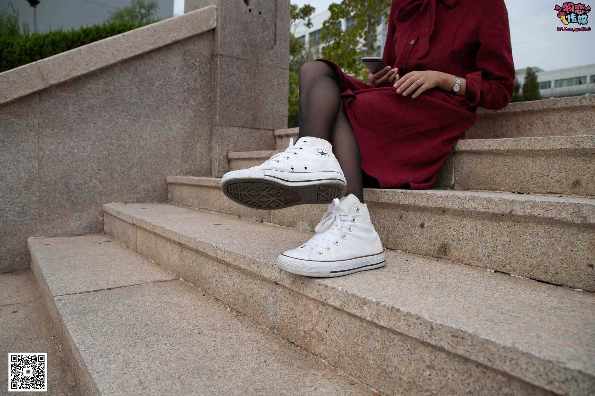 图片[68]-勿恋传媒 No.055 一袭红的神秘与热情,经典白色匡威高帮配黑丝 [143P] – 速更版-美库