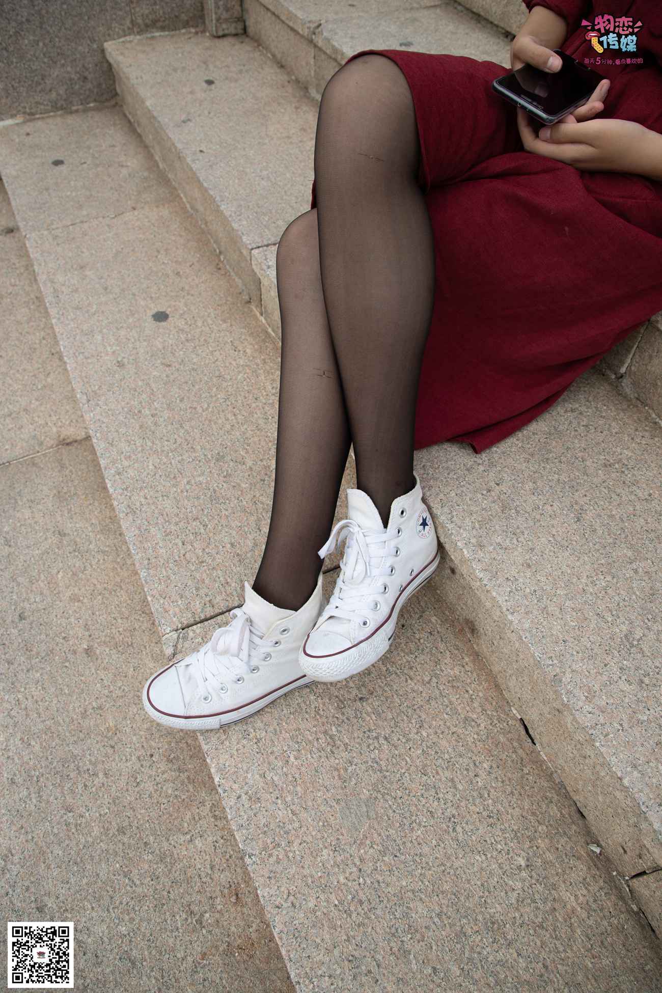 图片[69]-勿恋传媒 No.055 一袭红的神秘与热情,经典白色匡威高帮配黑丝 [143P] – 速更版-美库