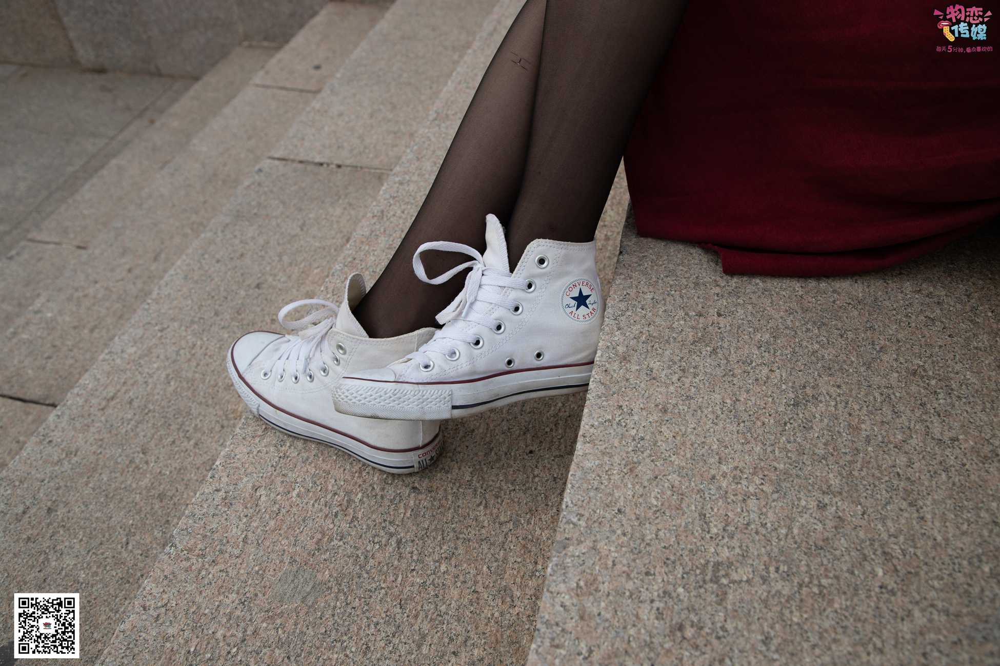 图片[70]-勿恋传媒 No.055 一袭红的神秘与热情,经典白色匡威高帮配黑丝 [143P] – 速更版-美库