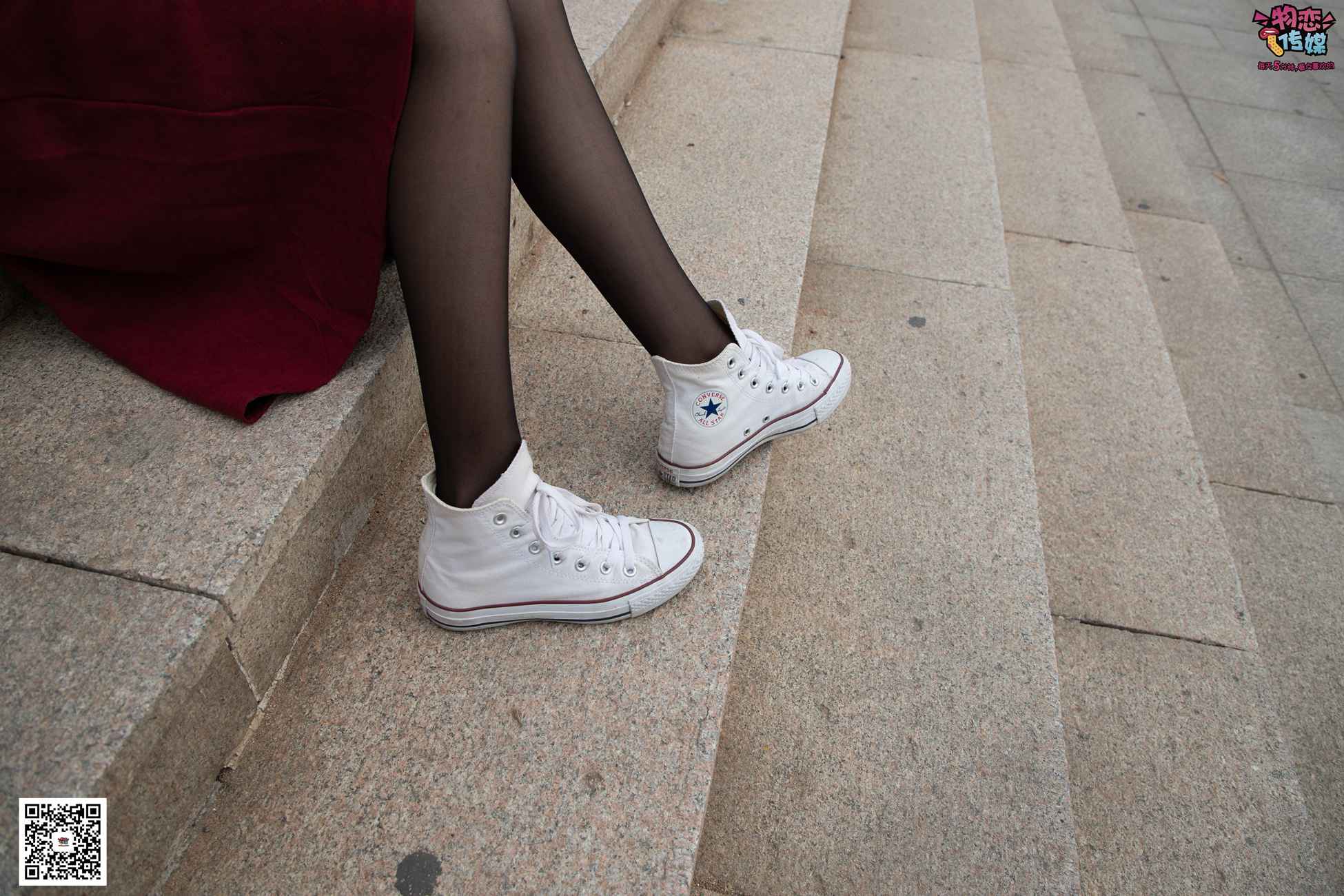 图片[76]-勿恋传媒 No.055 一袭红的神秘与热情,经典白色匡威高帮配黑丝 [143P] – 速更版-美库