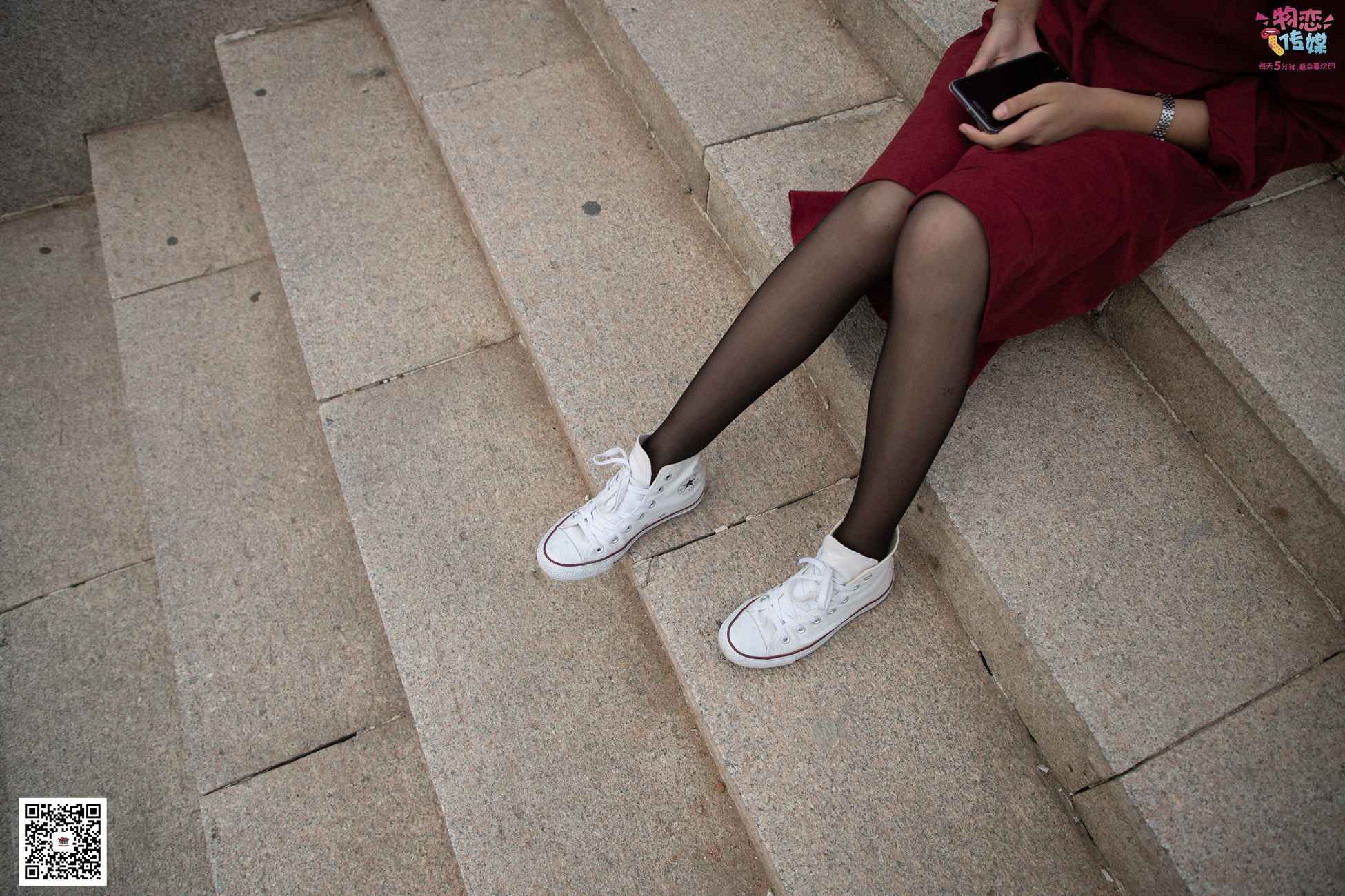 图片[80]-勿恋传媒 No.055 一袭红的神秘与热情,经典白色匡威高帮配黑丝 [143P] – 速更版-美库
