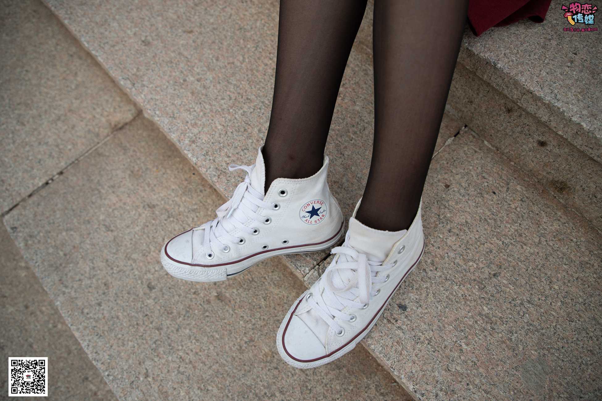 图片[84]-勿恋传媒 No.055 一袭红的神秘与热情,经典白色匡威高帮配黑丝 [143P] – 速更版-美库