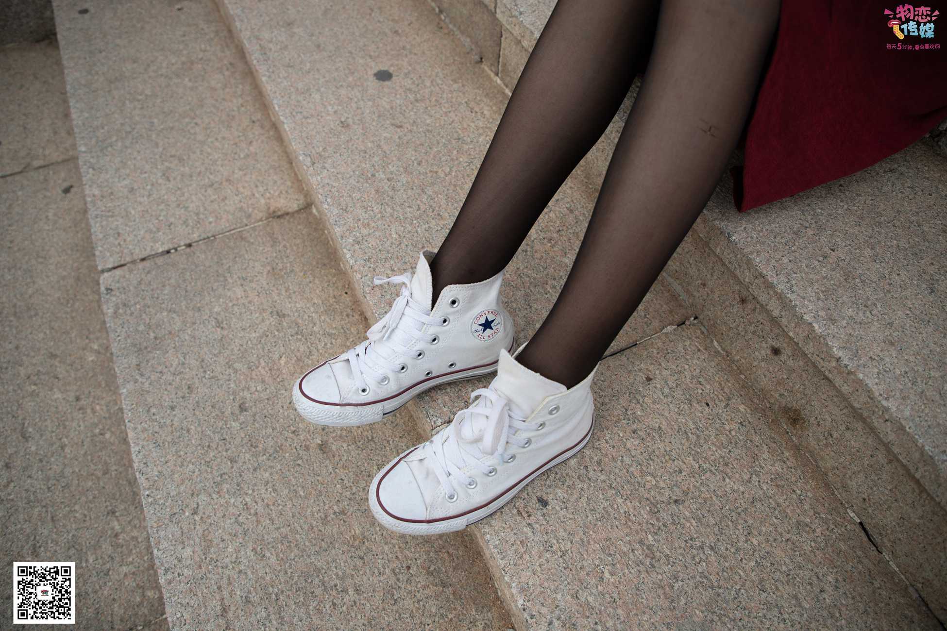 图片[86]-勿恋传媒 No.055 一袭红的神秘与热情,经典白色匡威高帮配黑丝 [143P] – 速更版-美库