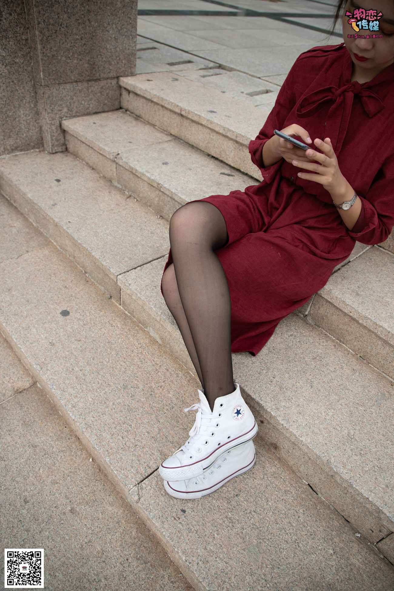 图片[88]-勿恋传媒 No.055 一袭红的神秘与热情,经典白色匡威高帮配黑丝 [143P] – 速更版-美库