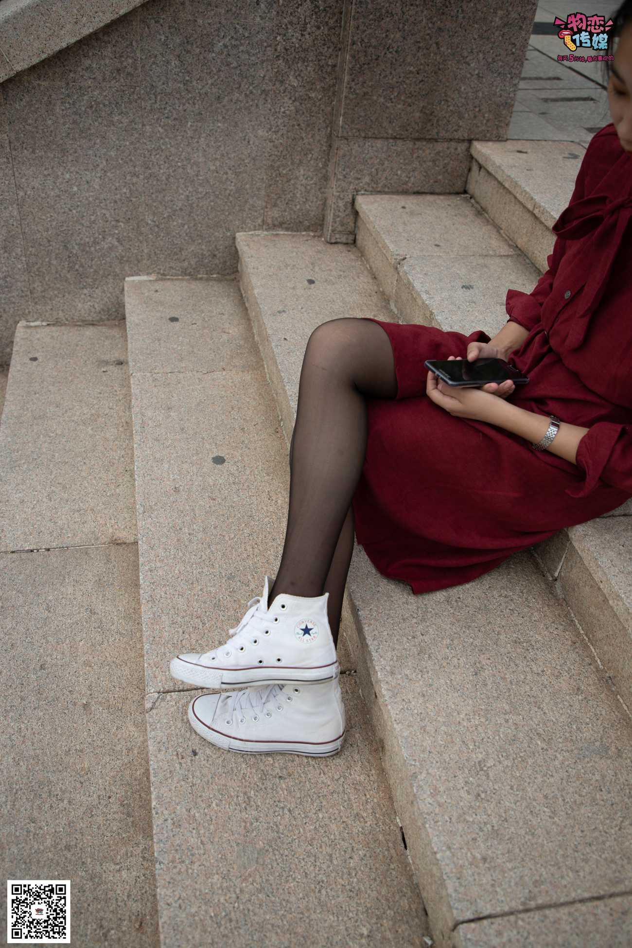 图片[90]-勿恋传媒 No.055 一袭红的神秘与热情,经典白色匡威高帮配黑丝 [143P] – 速更版-美库