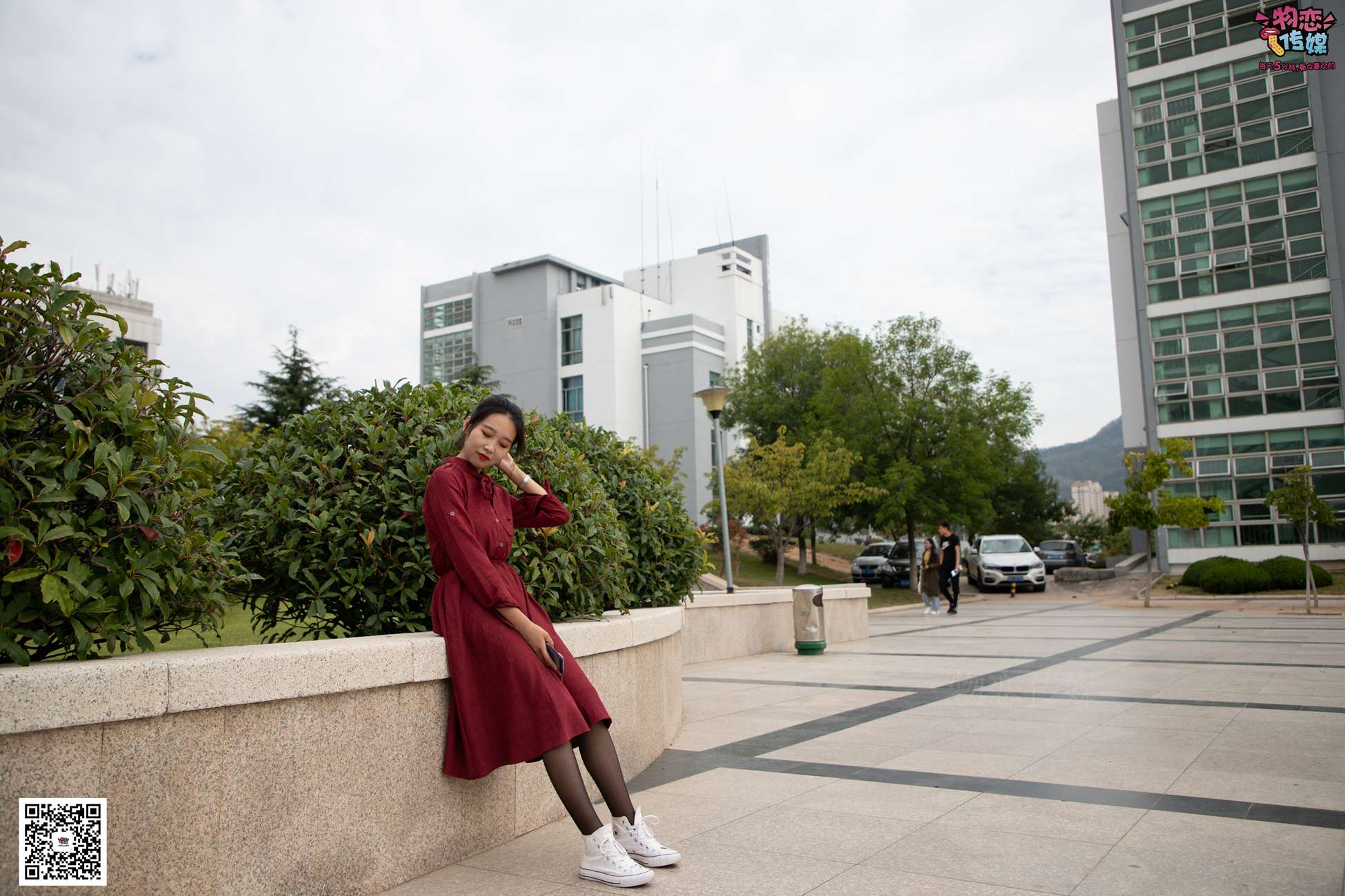 图片[94]-勿恋传媒 No.055 一袭红的神秘与热情,经典白色匡威高帮配黑丝 [143P] – 速更版-美库