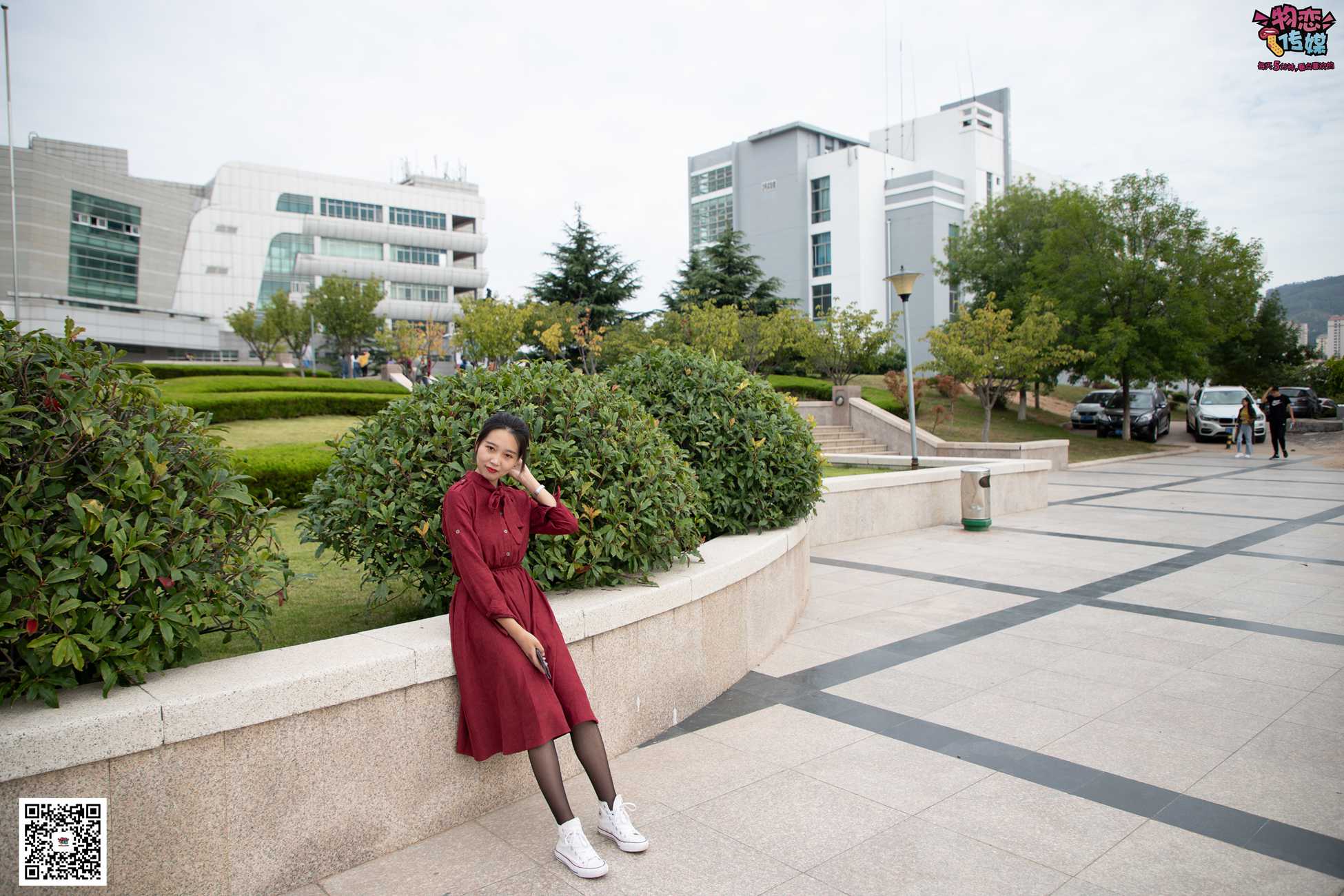 图片[95]-勿恋传媒 No.055 一袭红的神秘与热情,经典白色匡威高帮配黑丝 [143P] – 速更版-美库