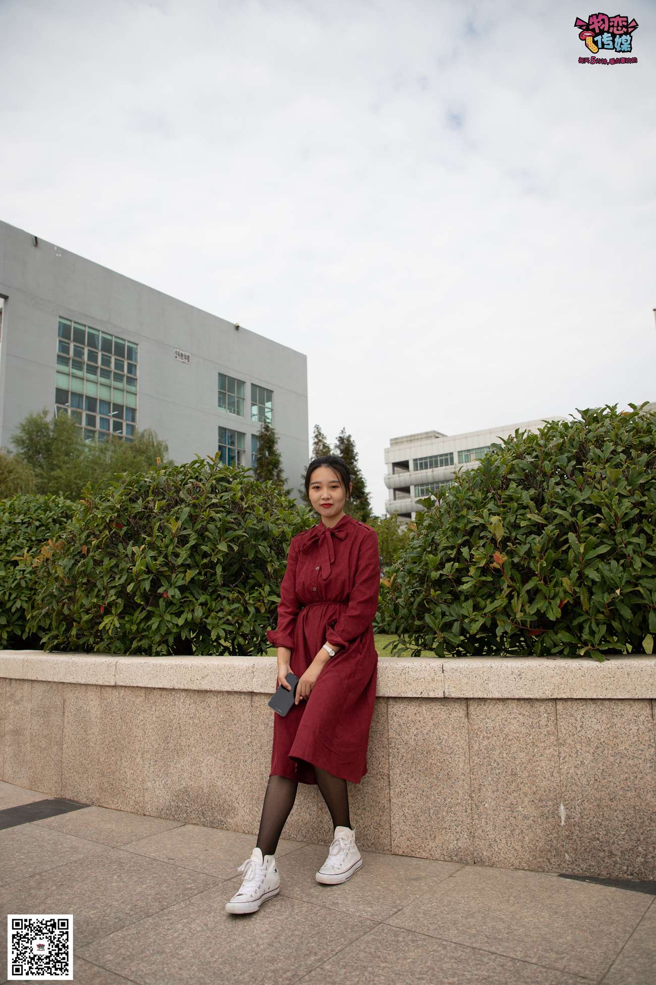 图片[99]-勿恋传媒 No.055 一袭红的神秘与热情,经典白色匡威高帮配黑丝 [143P] – 速更版-美库