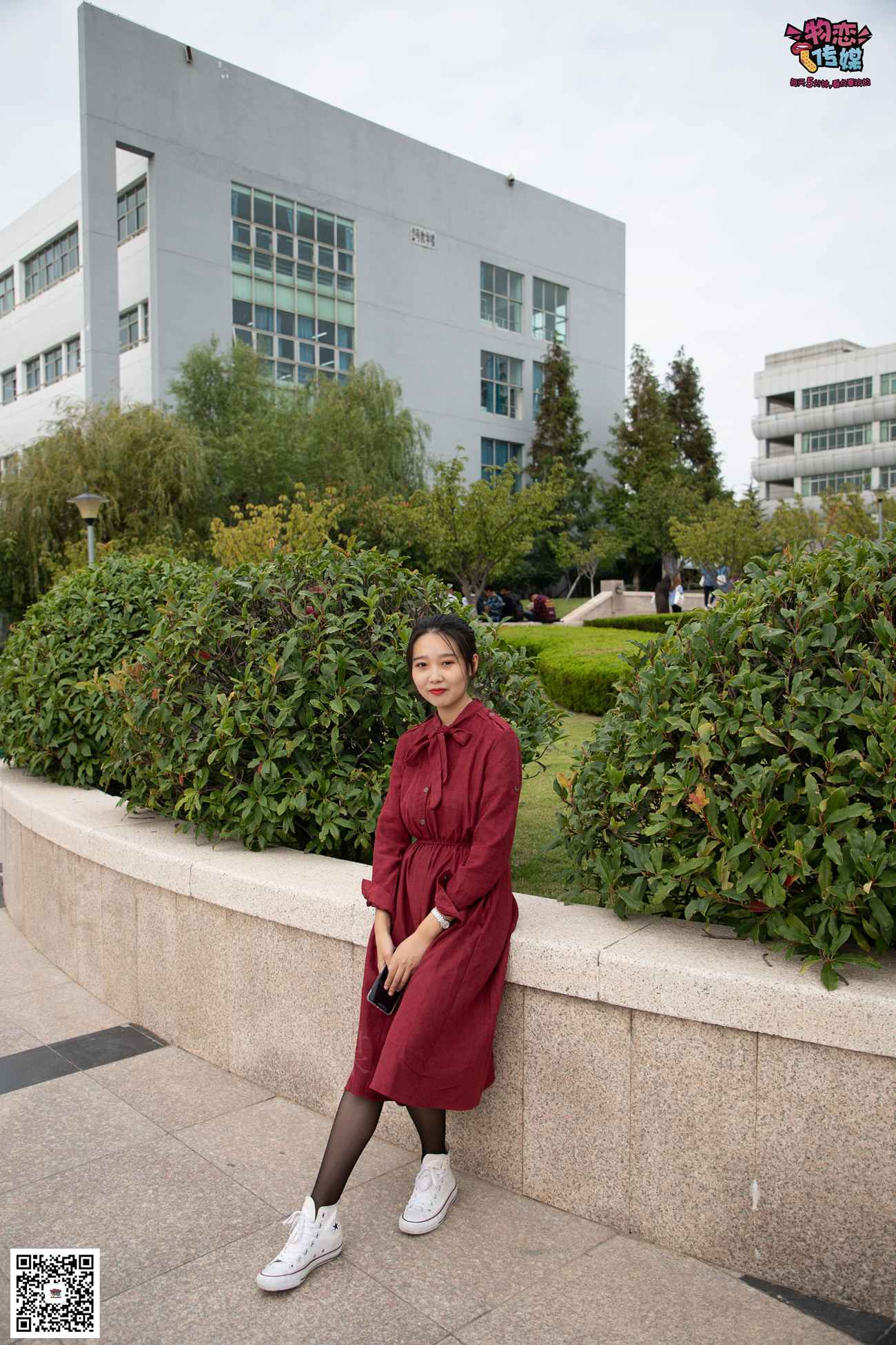 图片[101]-勿恋传媒 No.055 一袭红的神秘与热情,经典白色匡威高帮配黑丝 [143P] – 速更版-美库