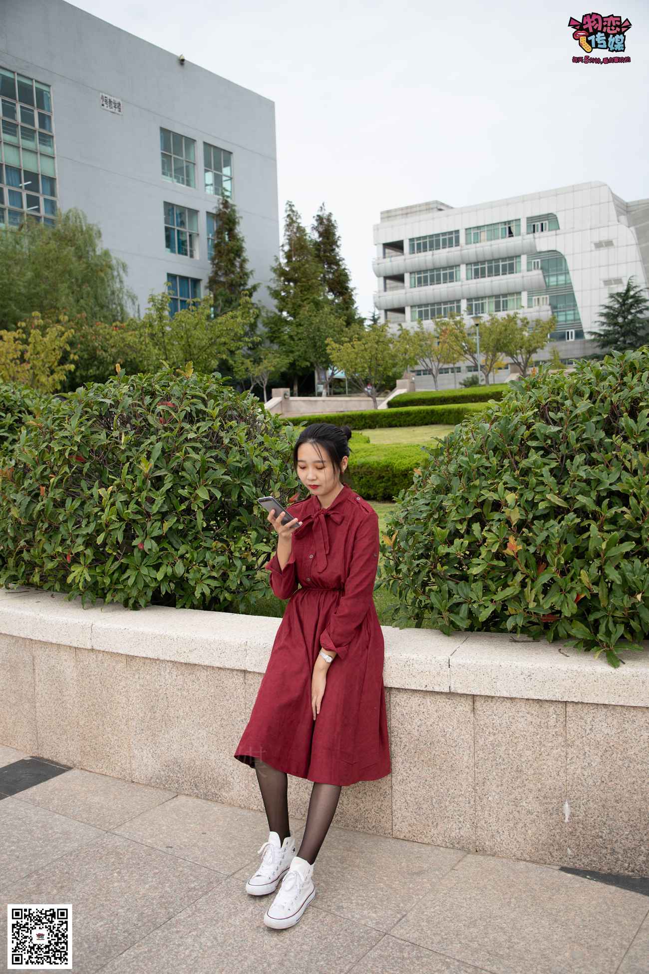 图片[104]-勿恋传媒 No.055 一袭红的神秘与热情,经典白色匡威高帮配黑丝 [143P] – 速更版-美库