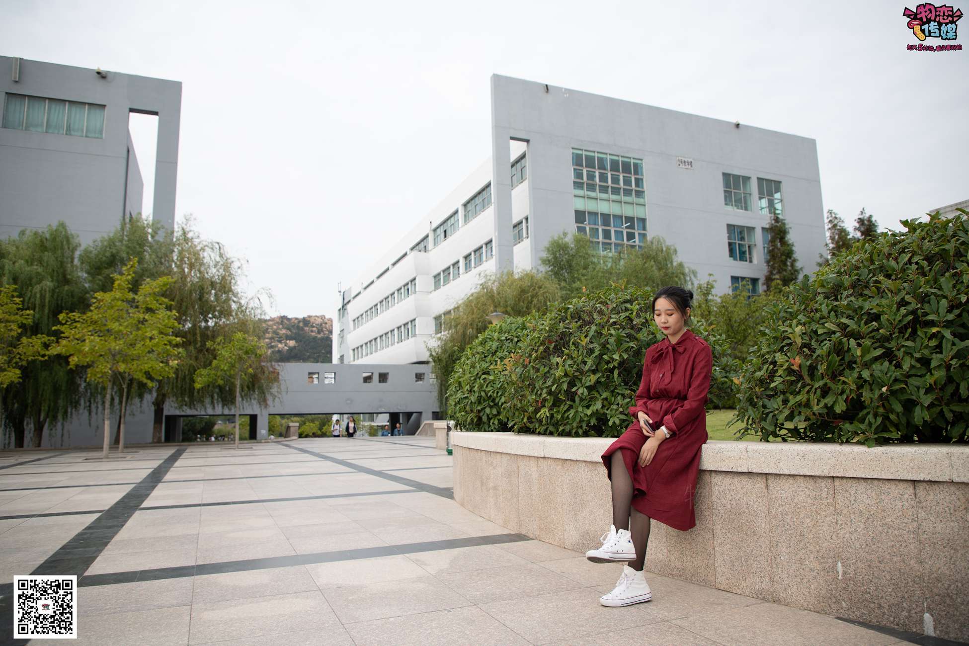 图片[105]-勿恋传媒 No.055 一袭红的神秘与热情,经典白色匡威高帮配黑丝 [143P] – 速更版-美库