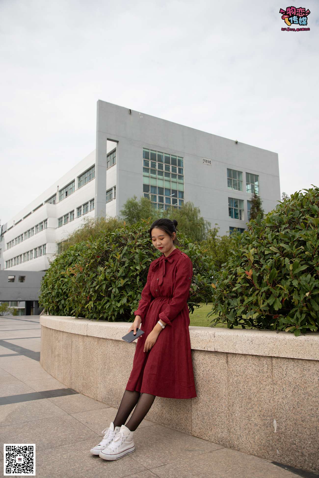 图片[106]-勿恋传媒 No.055 一袭红的神秘与热情,经典白色匡威高帮配黑丝 [143P] – 速更版-美库
