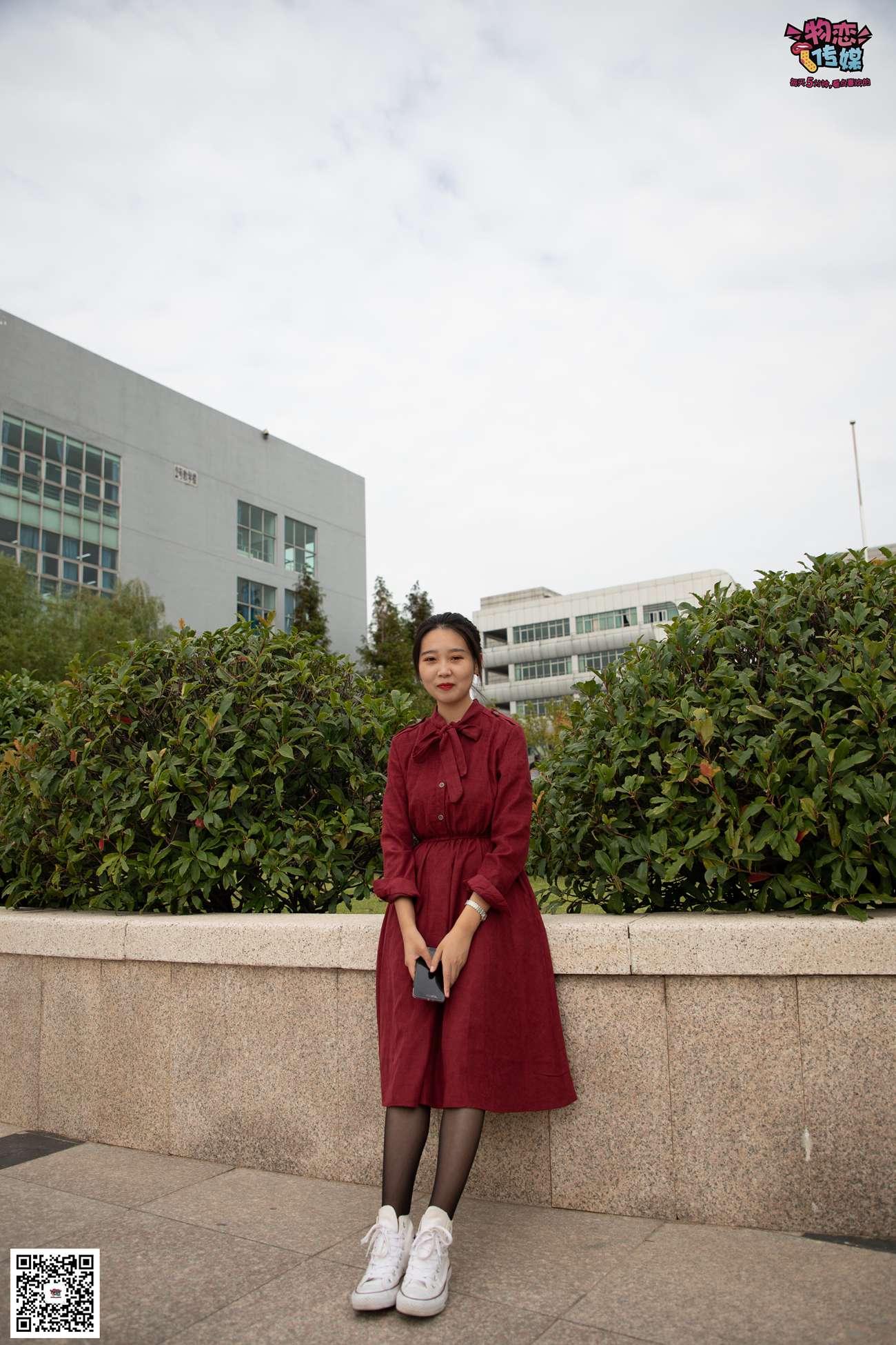 图片[107]-勿恋传媒 No.055 一袭红的神秘与热情,经典白色匡威高帮配黑丝 [143P] – 速更版-美库